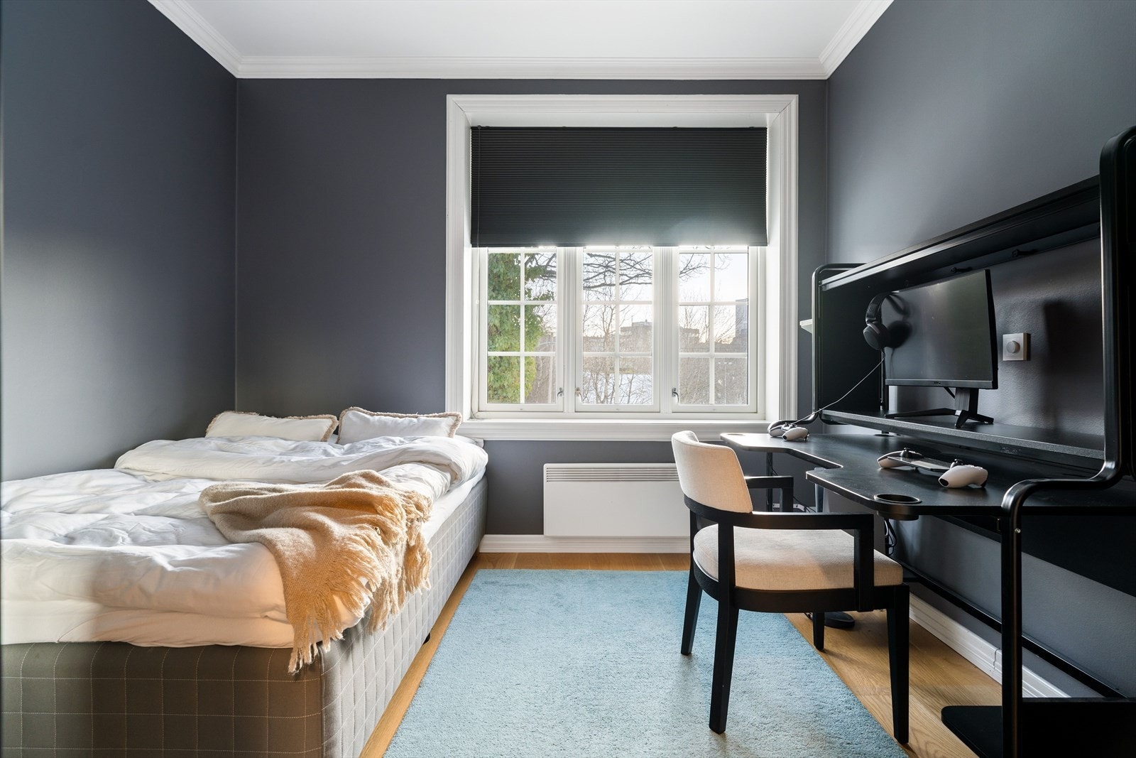 Soverom på 10,5 kvm med god plass til seng og oppbevaring. Galleribilde