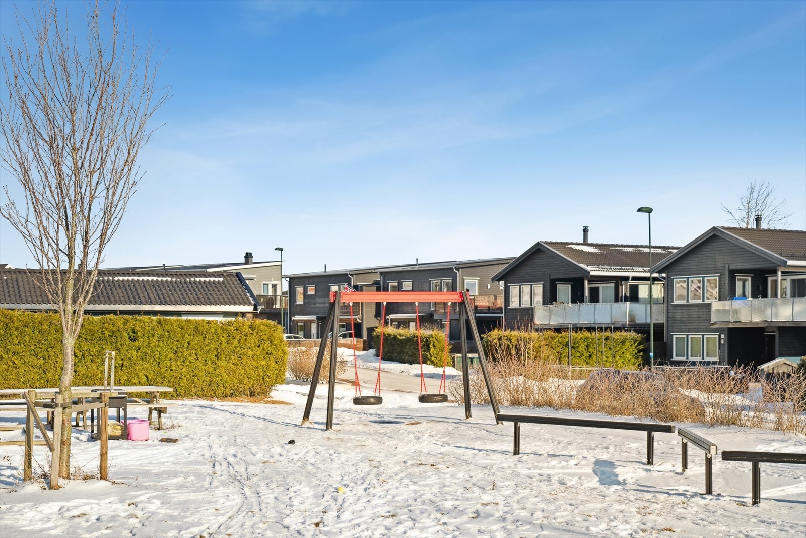 Like i nærheten finnes en flott og barnevennlig lekeplass som gir gode aktivitetsmuligheter for de minste. Galleribilde