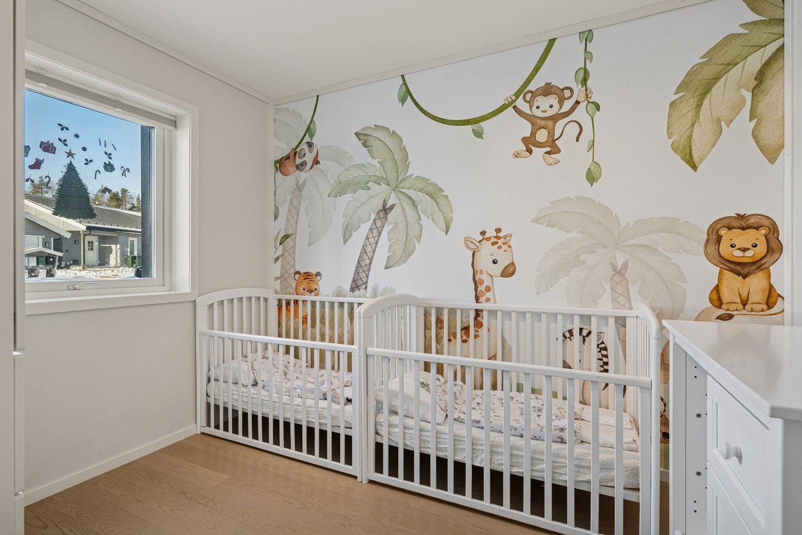 Det andre soverommet er i dag innredet som et lyst og trivelig barnerom. Galleribilde