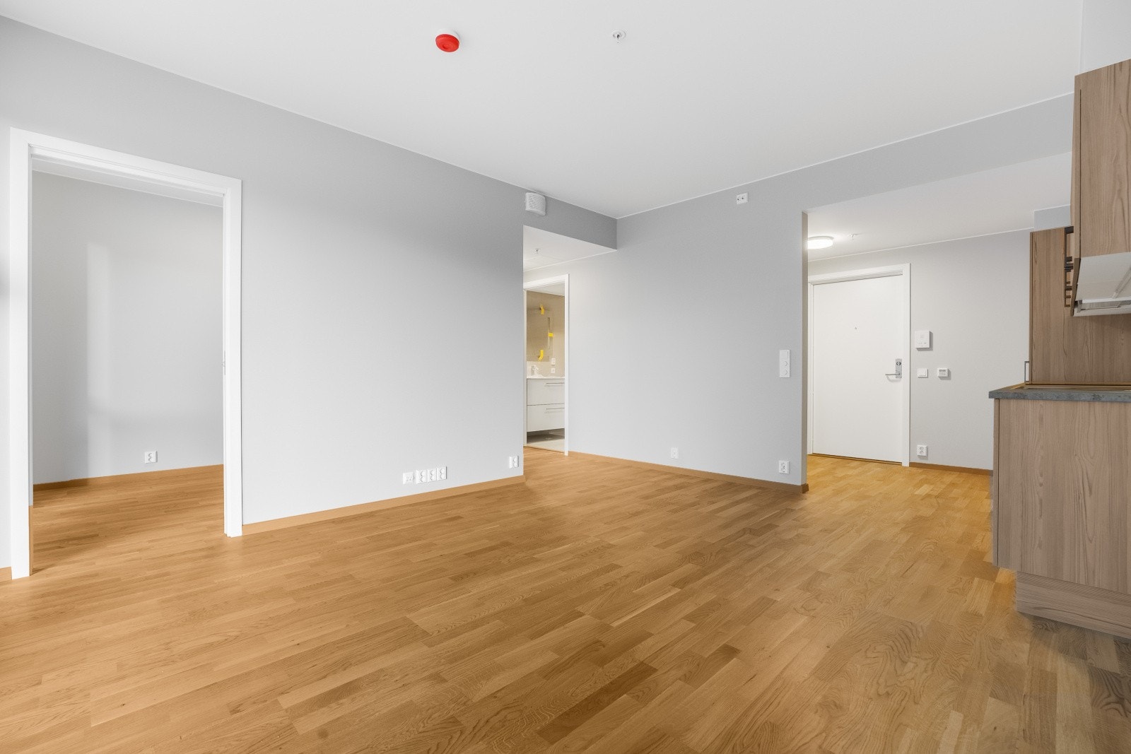 Åpen løsning mellom stue og kjøkken Galleribilde