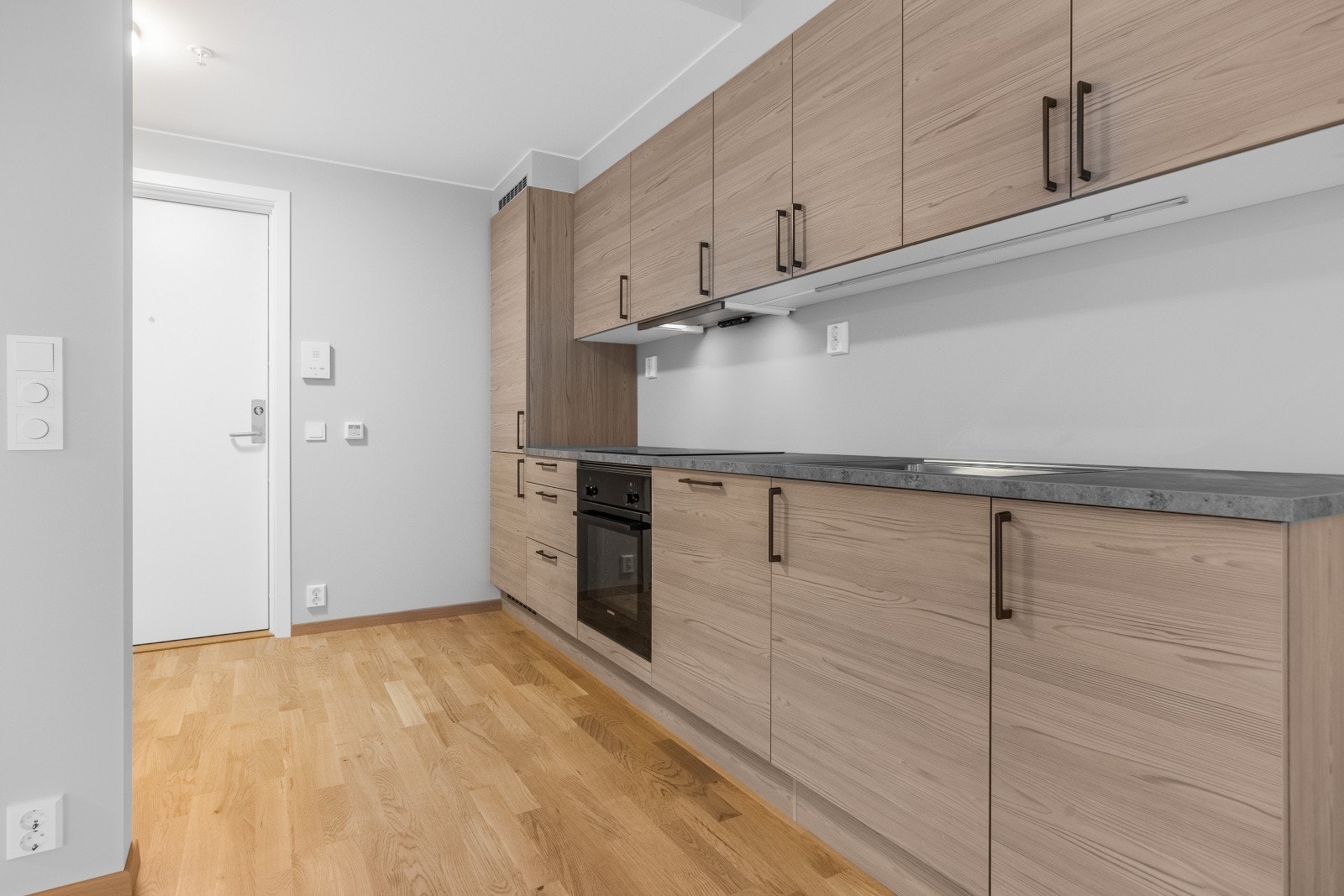 Moderne kjøkken fra HTH med integrerte hvitevarer Galleribilde