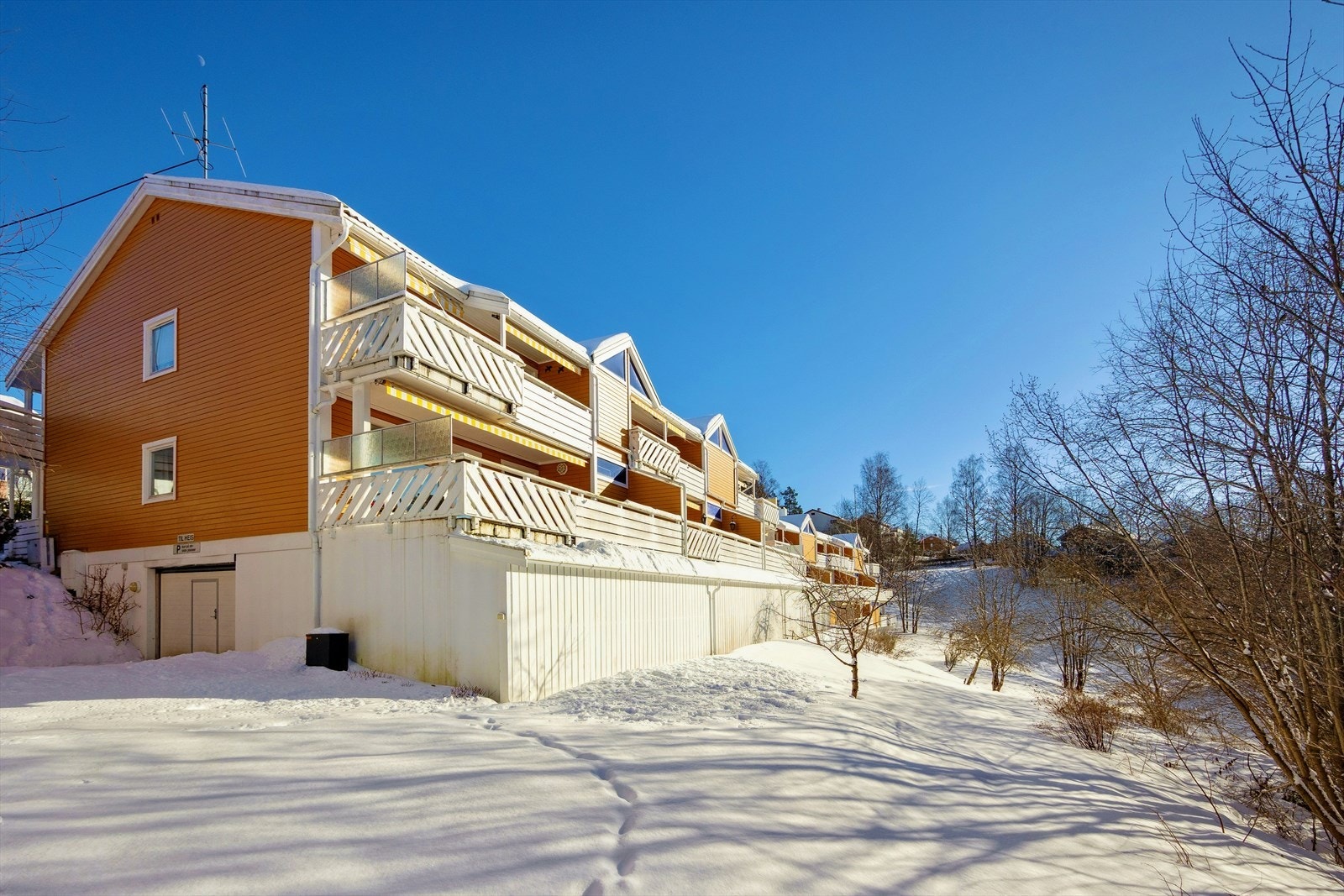 Melumbakken borettslag er et veldig velfungerende og trivlig borettslag. I kort nærhet til boligen har man hyggelige turveier omringet av vakker natur. Galleribilde