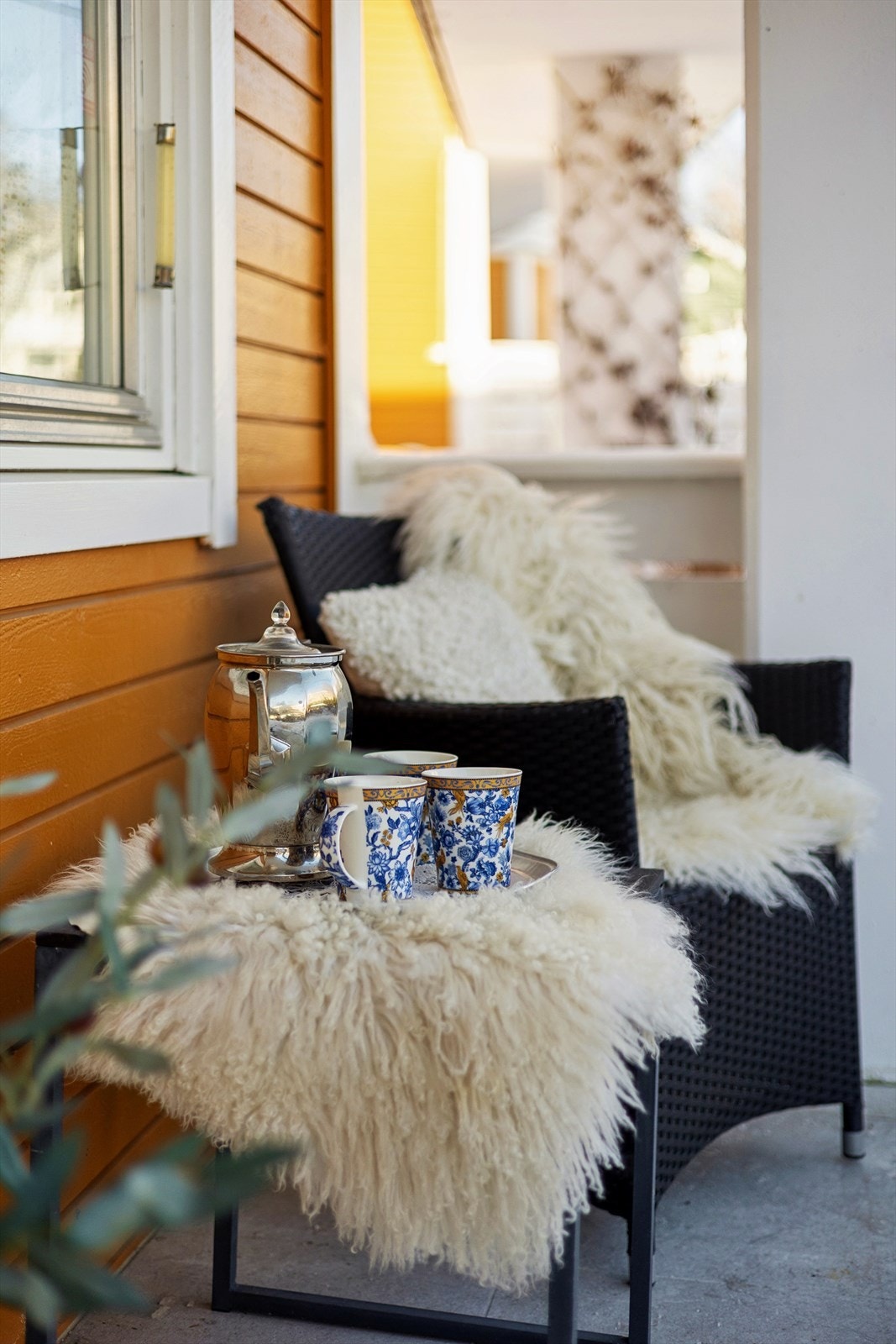 Leiligheten ligger både kort vei fra Røa, men også i roligere strøk så man kan nyte morgen kaffen sin i ro. Galleribilde