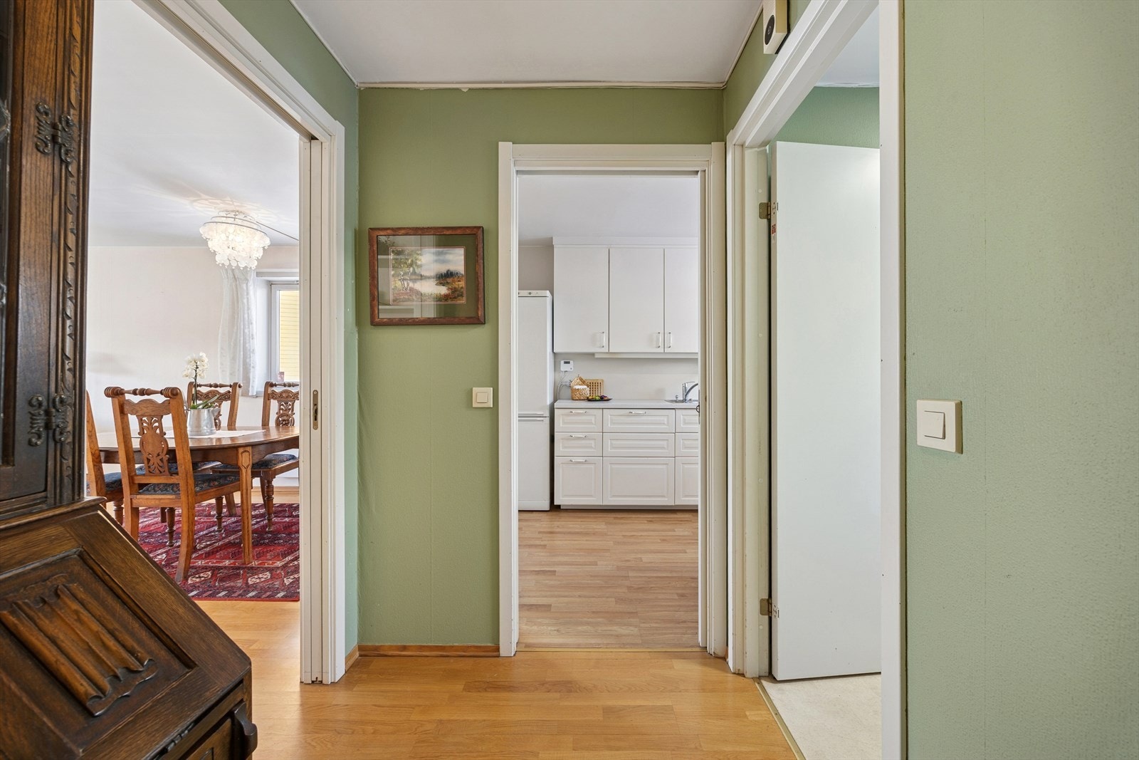 Arealet mellom rommene skaper en fin separasjon før du kommer til oppholdsrommene. Galleribilde