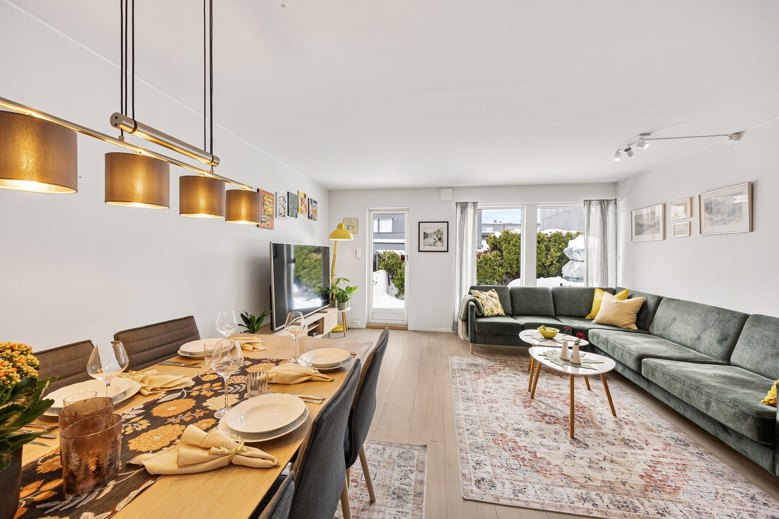 Den åpne løsningen gir en god romfølelse og fleksible møbleringsmuligheter. Galleribilde