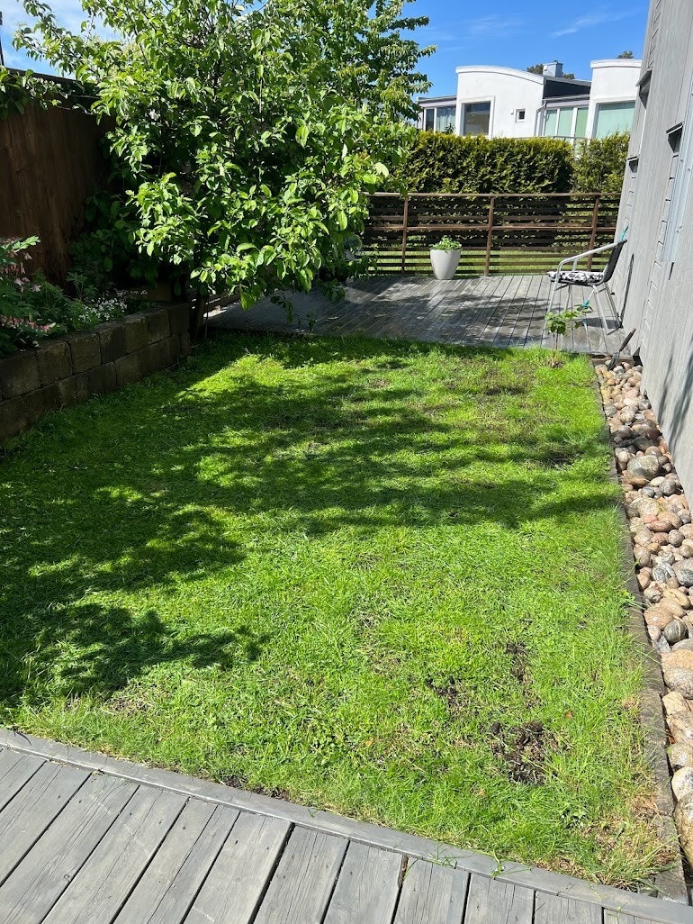 Det finnes totalt fire uteområder/terrasser som gjør det mulig å flytte seg etter solen gjennom dagen. Galleribilde