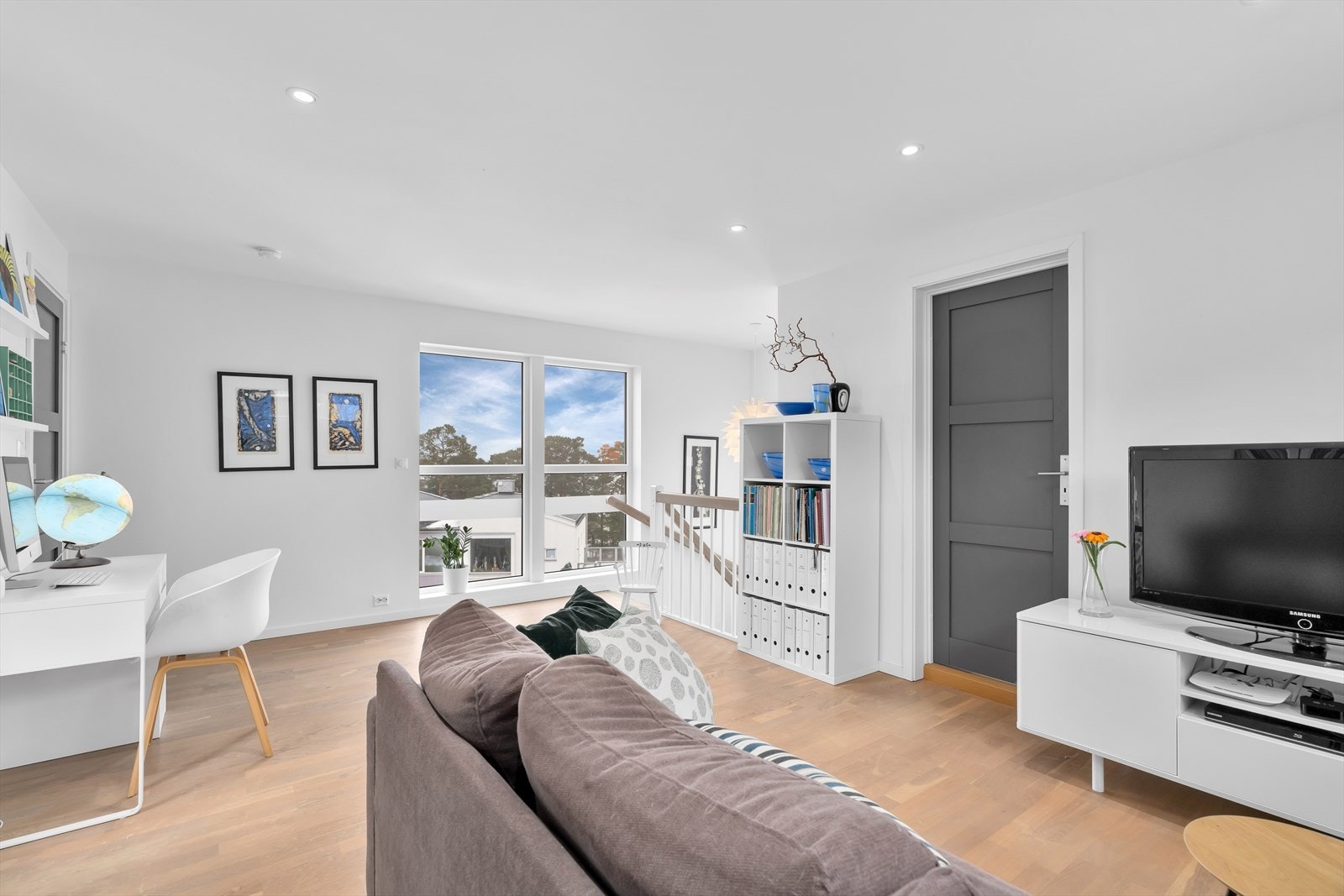 Boligen har en ekstra stue i 3-etasje Galleribilde