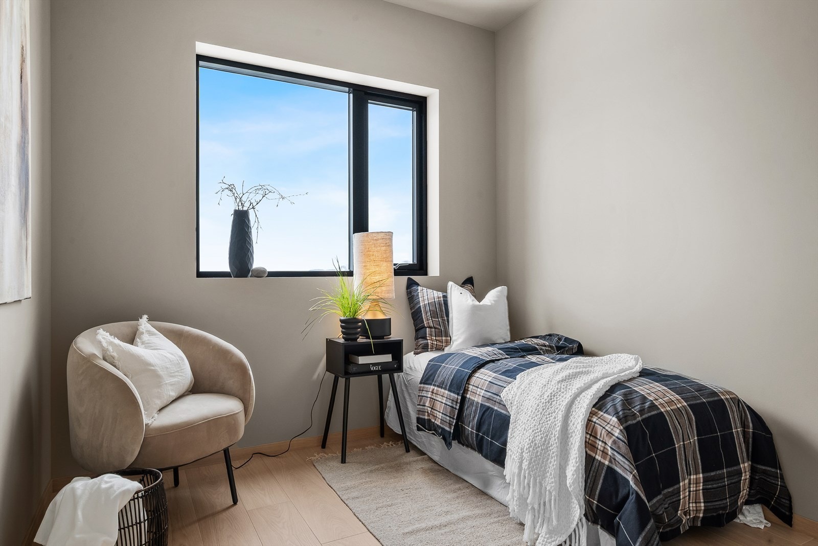 Soverommene har godt med plass til dobbeltseng og annet møblement etter egne behov. Galleribilde