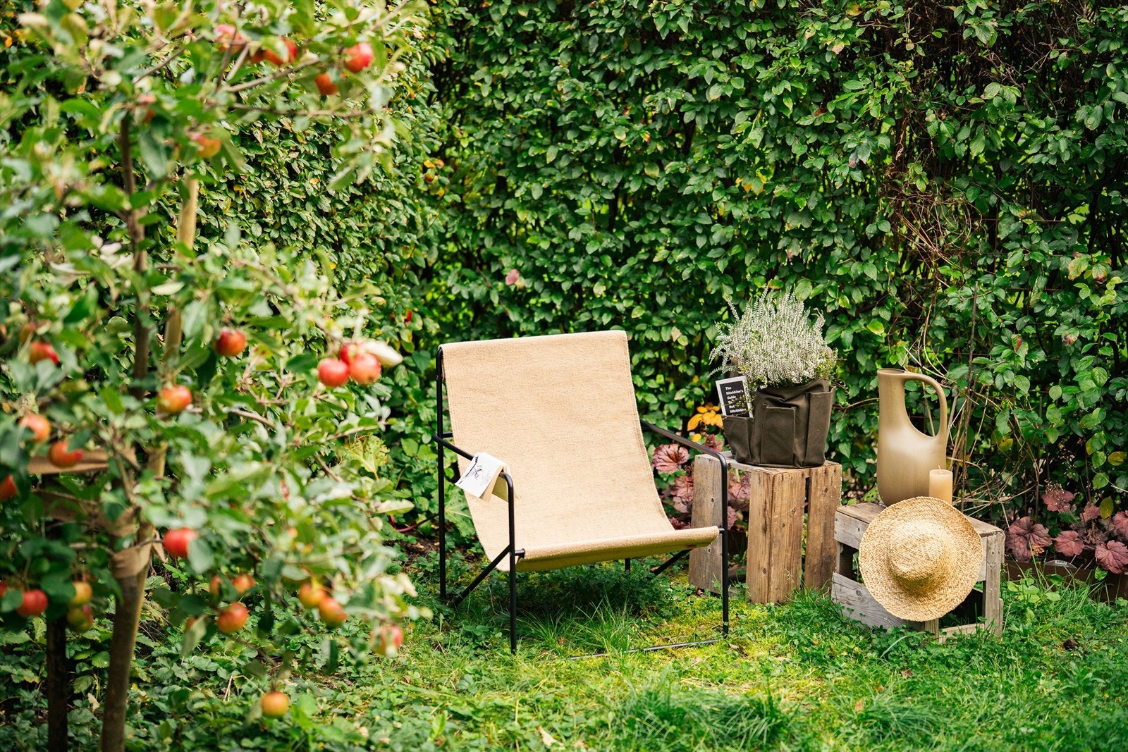 Den private hagen er en usjenert oase med plass for avslapning. Galleribilde