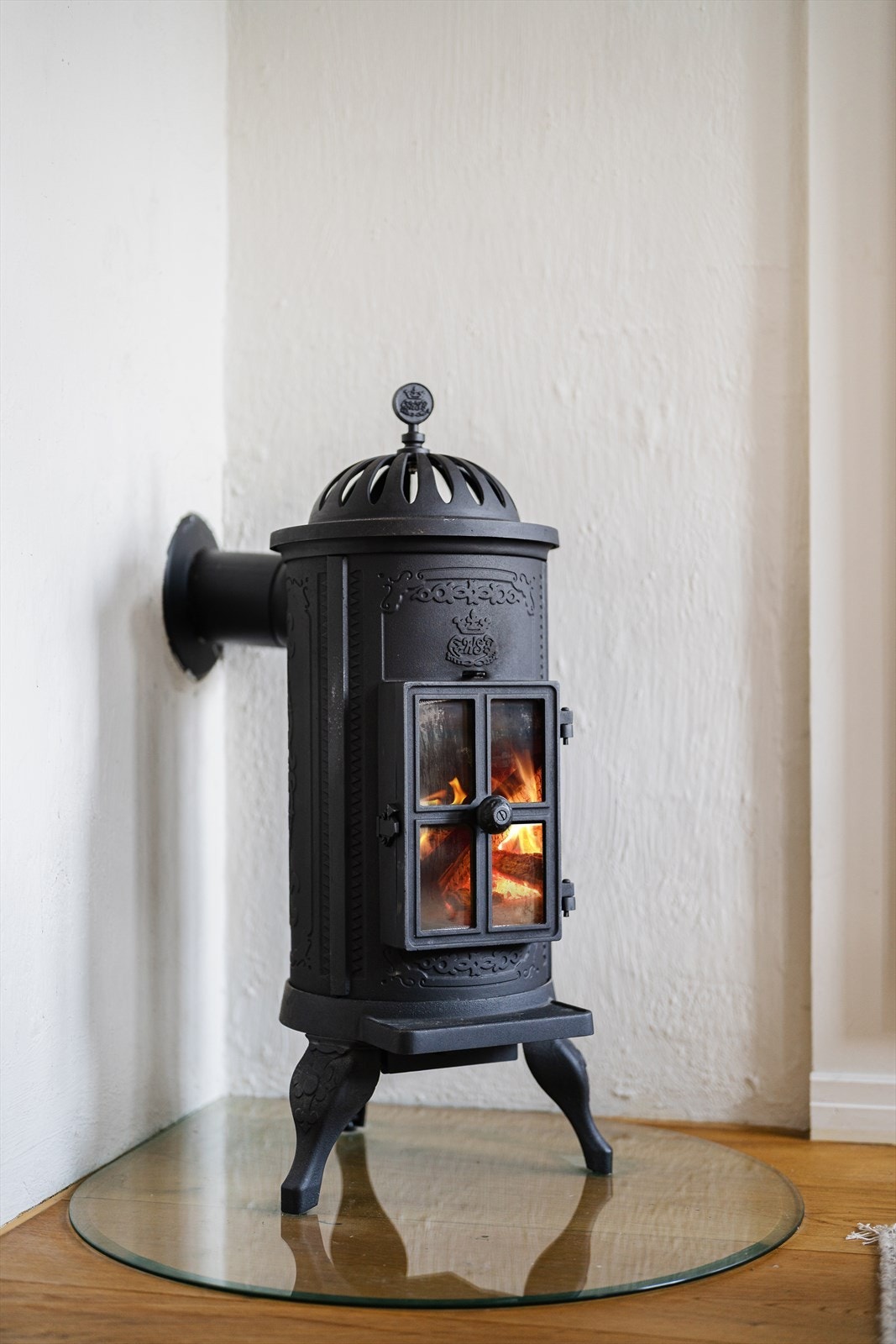 Peisovnen i første etasje sørger for en behagelig temperatur og atmosfære. Galleribilde