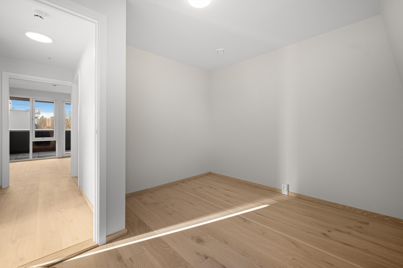 I etasjen er det også en soveromsdel med to gode soverom med tilhørende bad. Galleribilde