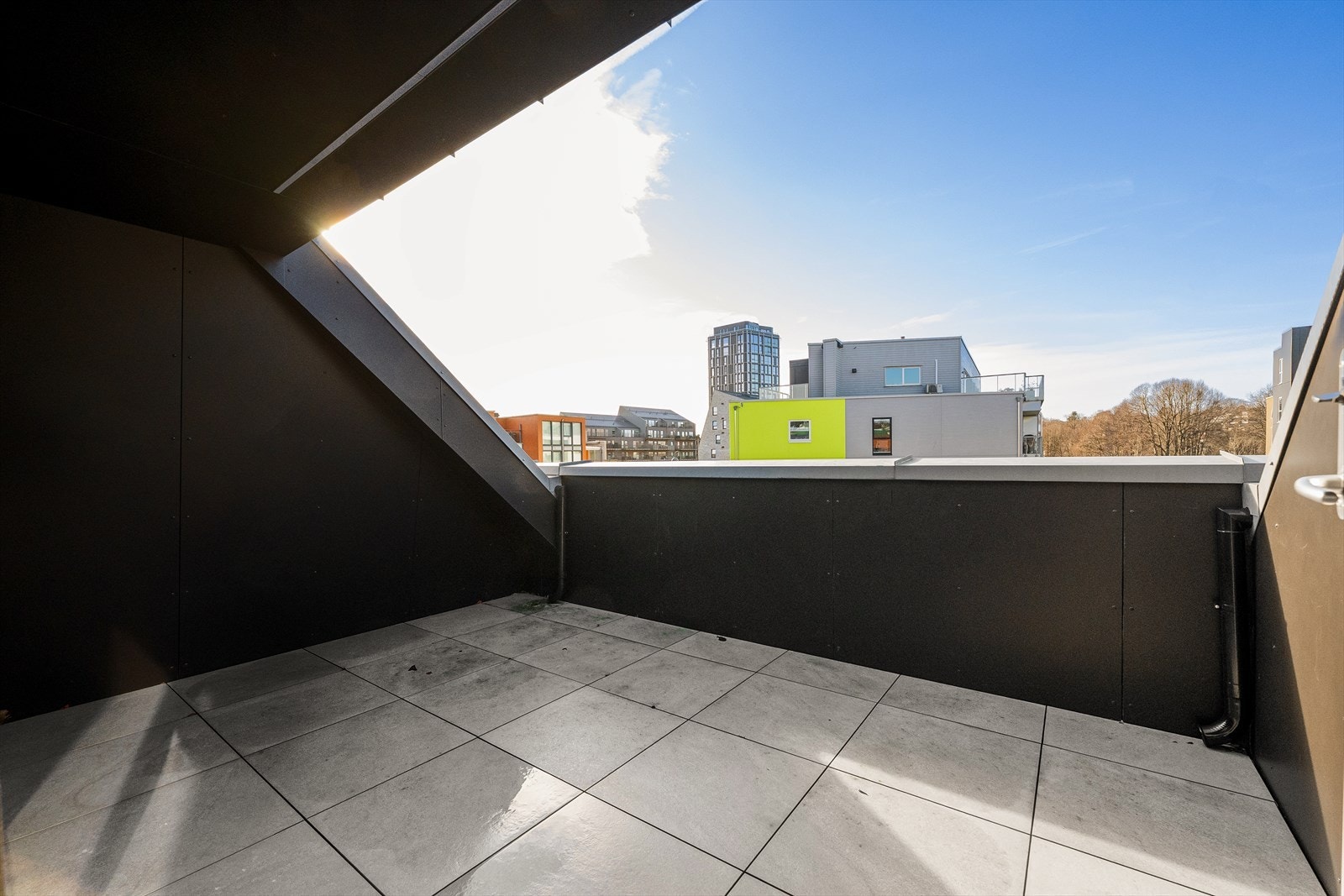 Takterrassen med sol fra tidlig formiddag til sene kvelden Galleribilde