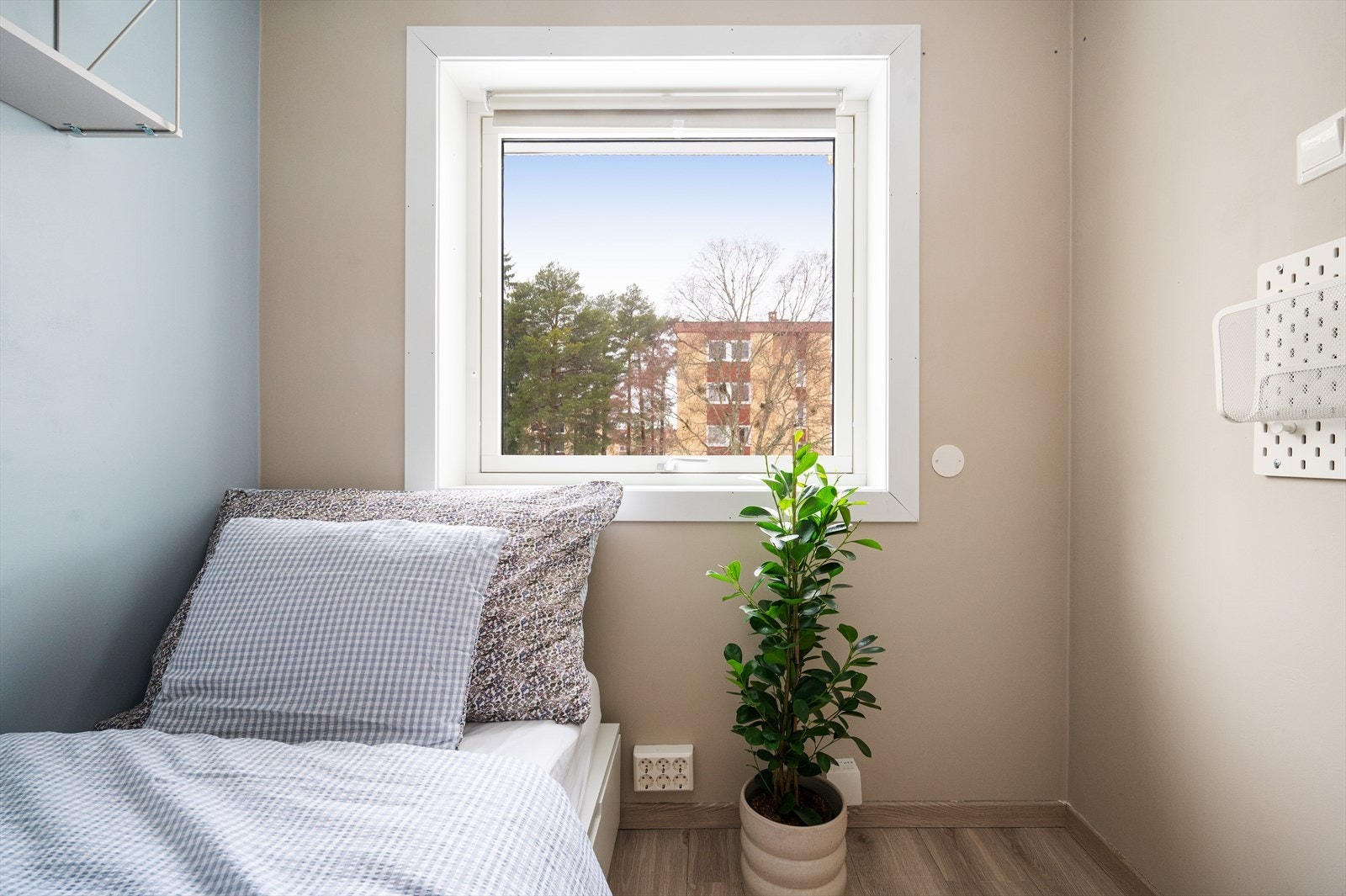 Rommet fungerer godt som et praktisk arbeids- eller disponibelt rom. Galleribilde