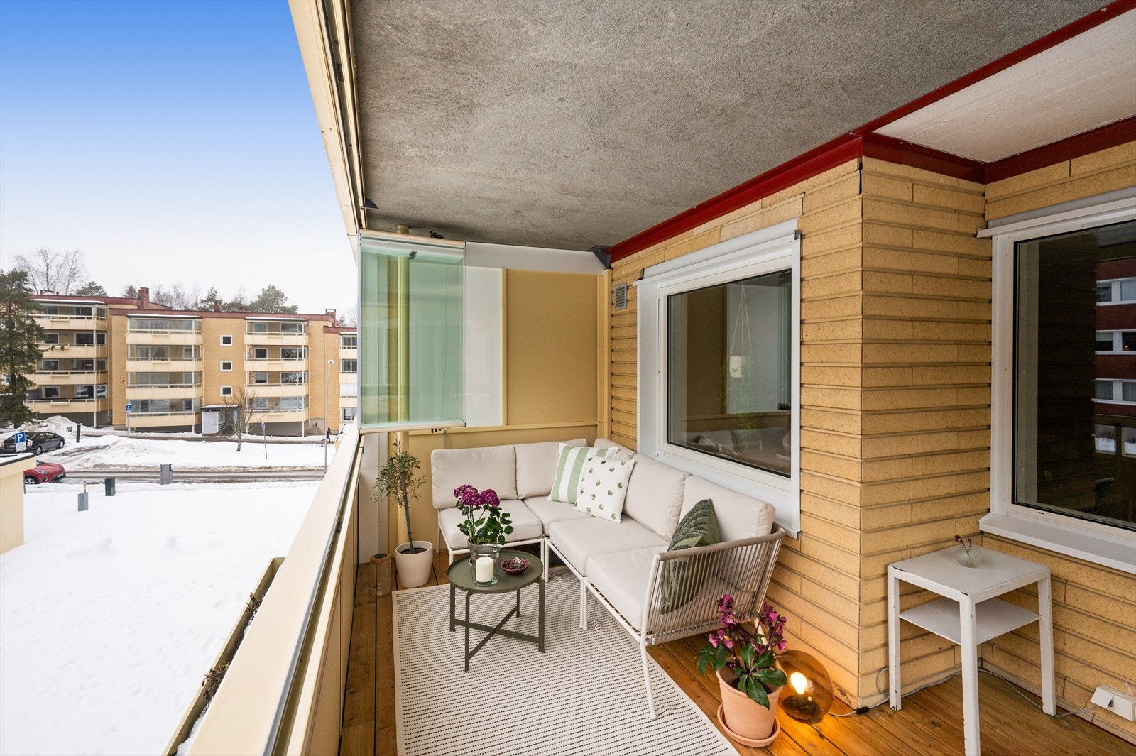 Gass- og elektrisk grill er tillatt, noe som gjør balkongen ekstra praktisk og hyggelig i bruk. Galleribilde