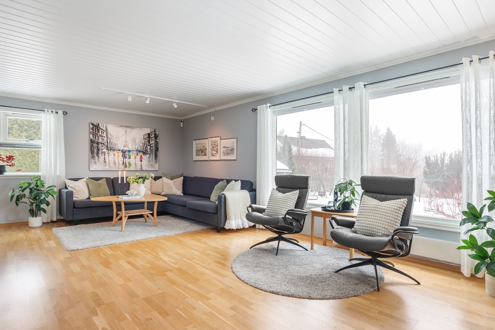 Her får du en enebolig med 3 soverom og 2 bad i rolig og barnevennlig nabolag. Galleribilde