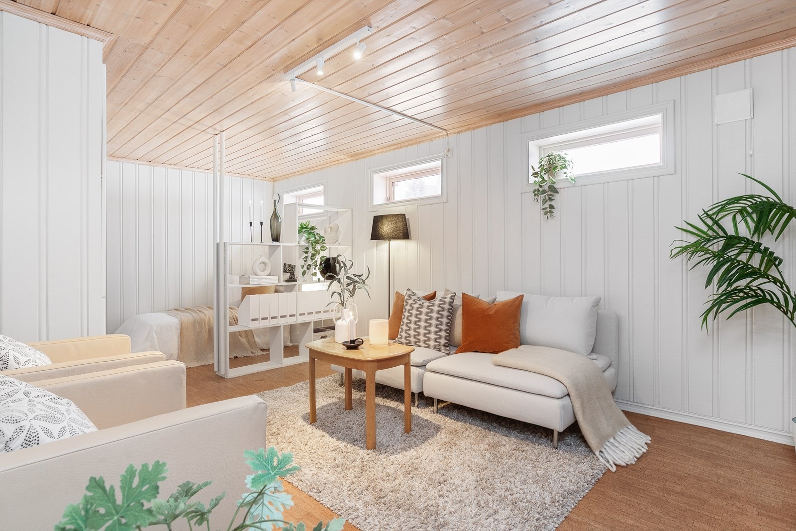 I kjelleretasjen er det innredet til en kjellerstue. Rommet er ikke godkjent for varig opphold. Galleribilde