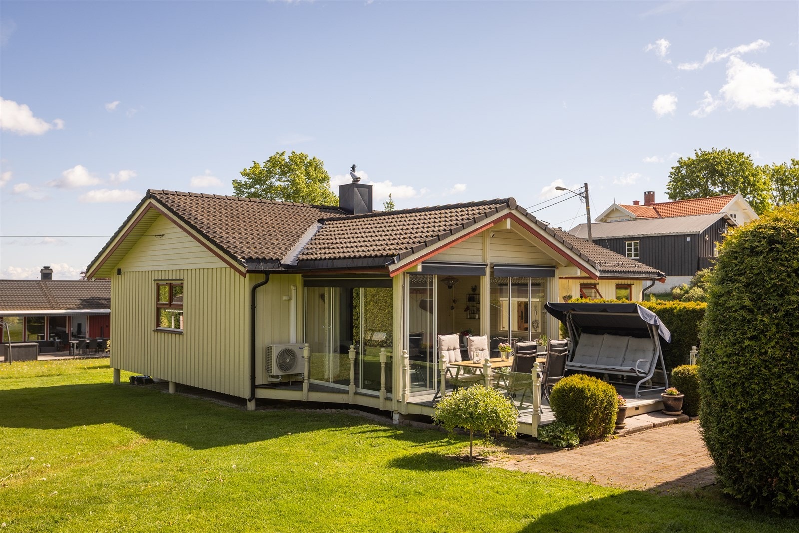 Selger forteller at du har sol på eiendommen fra rundt kl. 06 til 20 midtsommers. Galleribilde