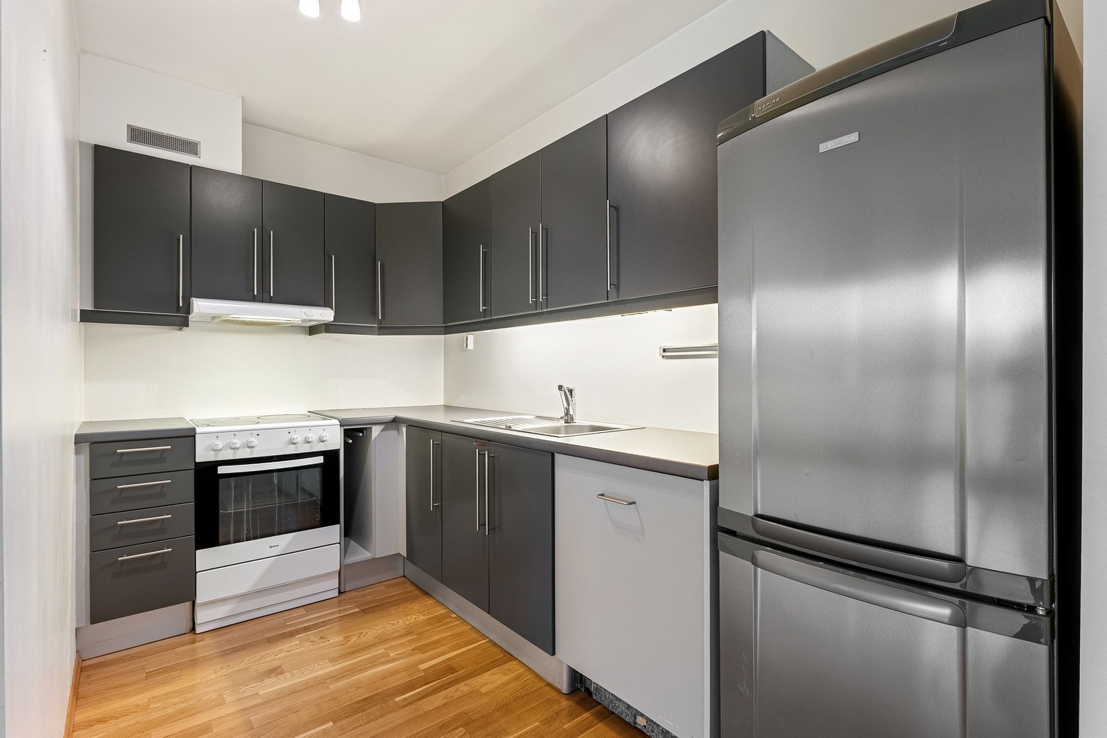 Nisjer for komfyr, oppvaskmaskin og kjøl-/fryseskap. Galleribilde