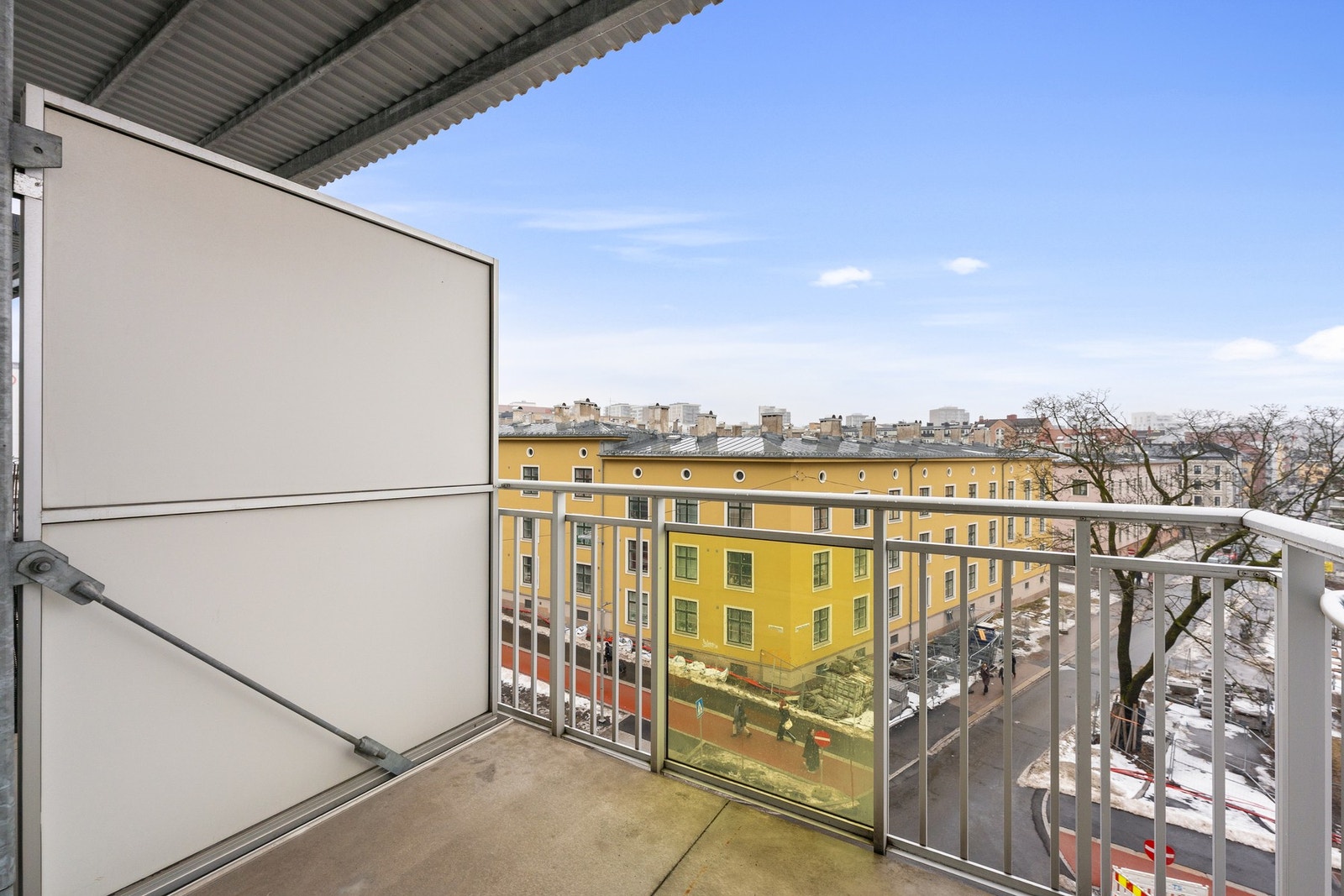 Balkongen er på ca. 4 kvm og har god plass til utemøblement og beplantning. Galleribilde