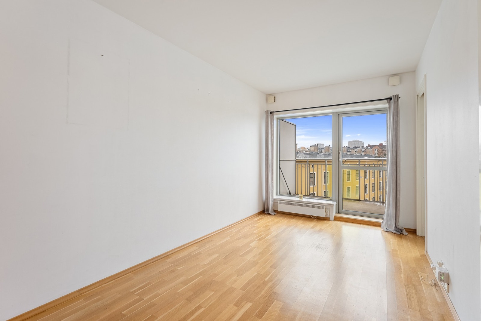 Fra stuen er det adkomst til flott, sydøstvendt balkong. Galleribilde