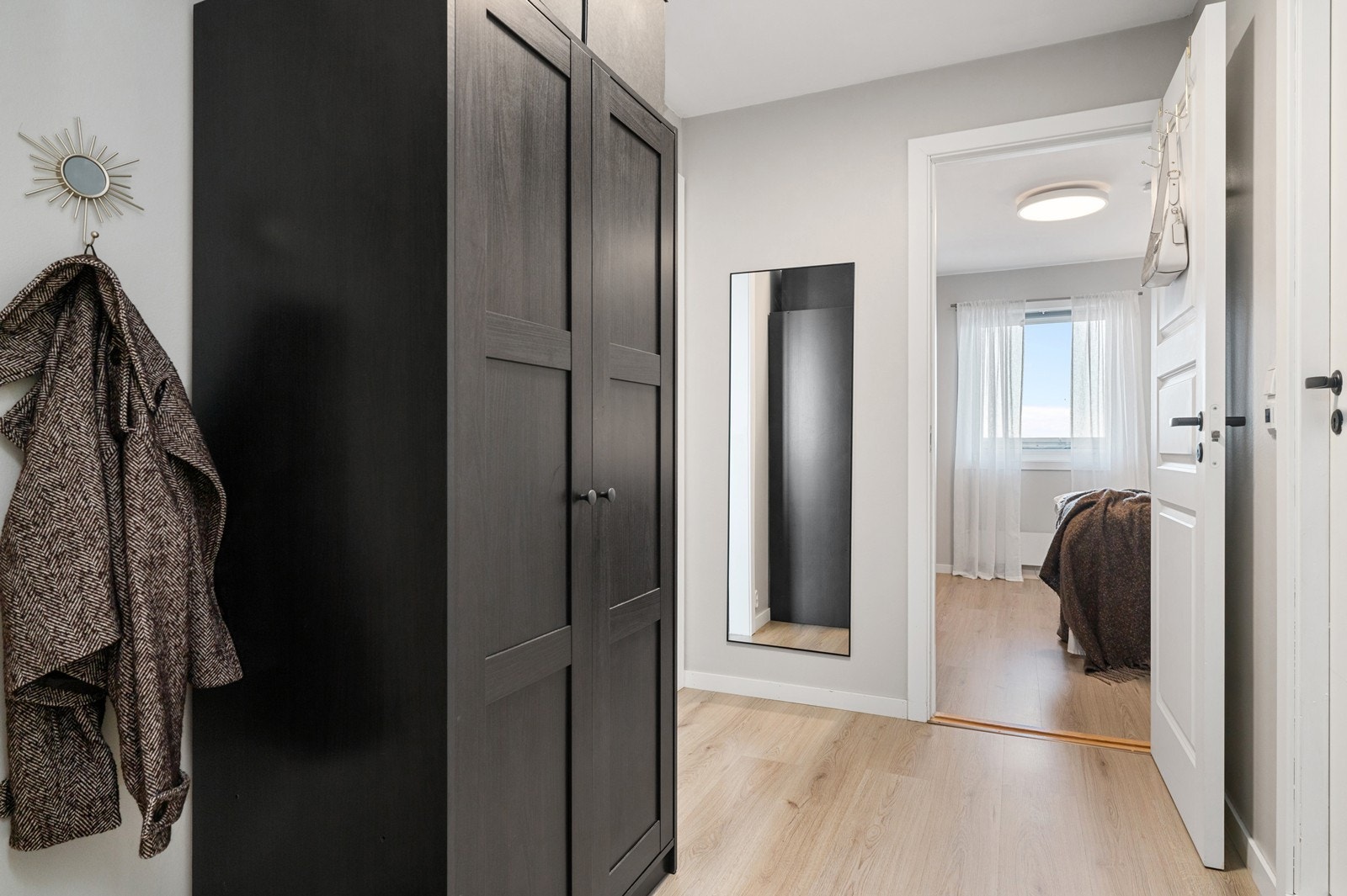 Inngangsparti har god plass til garderobe Galleribilde