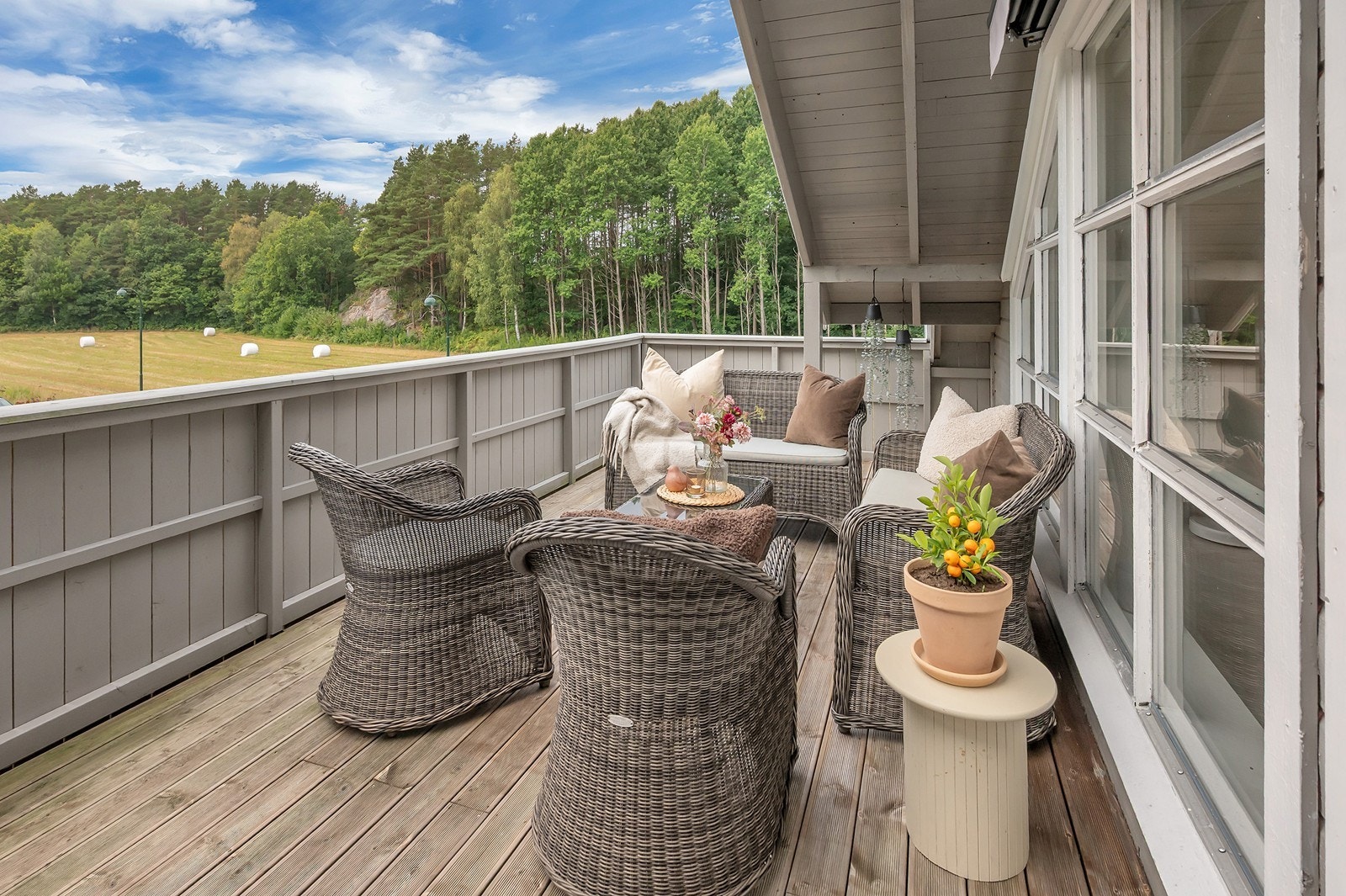 Flott utsikt mot grøntareal Galleribilde