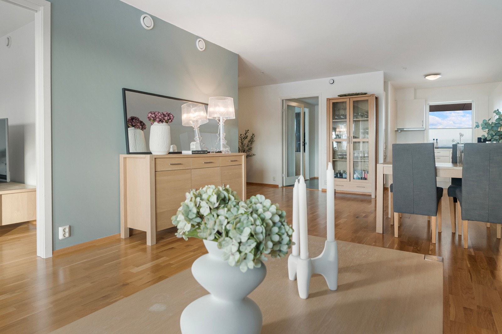 Stue og kjøkken er til sammen 36m². Galleribilde