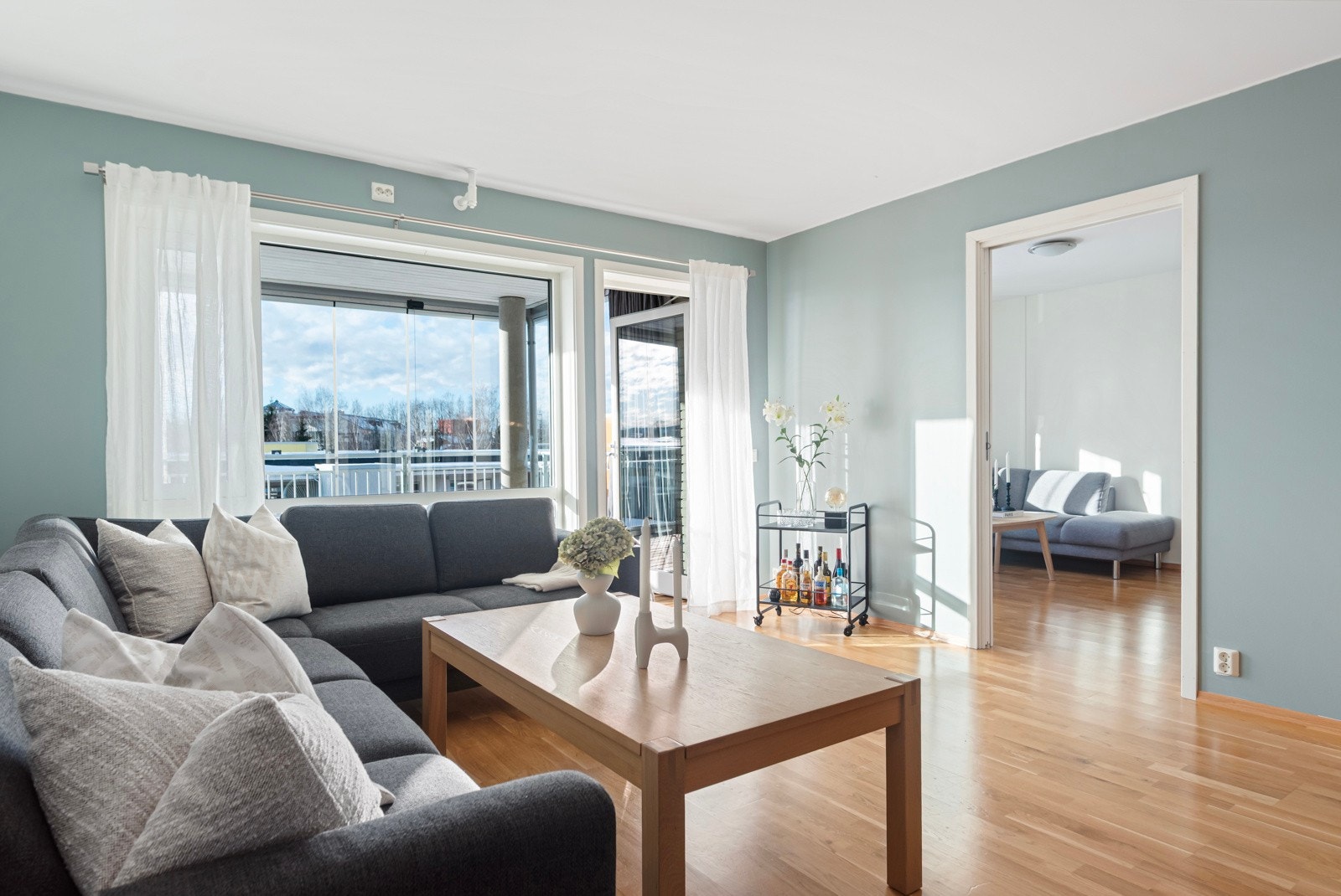 Leiligheten og bygget ble ferdigstilt i 2015, og har en gjennomgående høy standard. Galleribilde