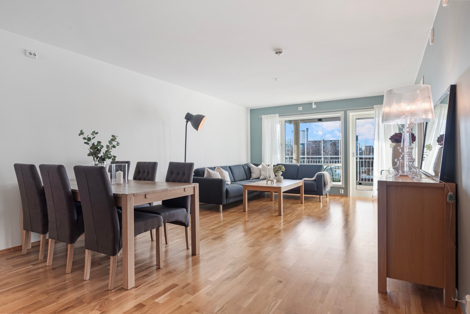 Velkommen til Kassefabrikkvegen 3A - en lys og innbydende 3-roms leilighet i toppetasjen. Galleribilde