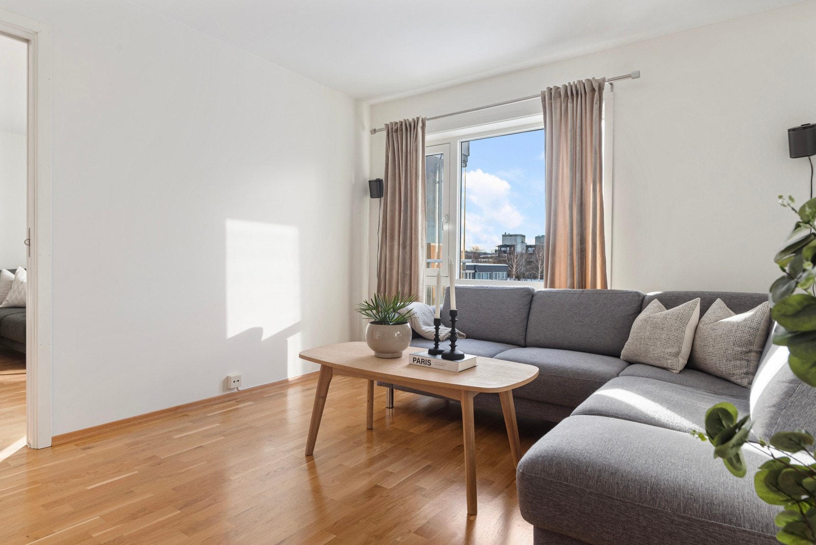 Leiligheten inneholder 2 soverom på hhv. 13m² og 9m². Galleribilde