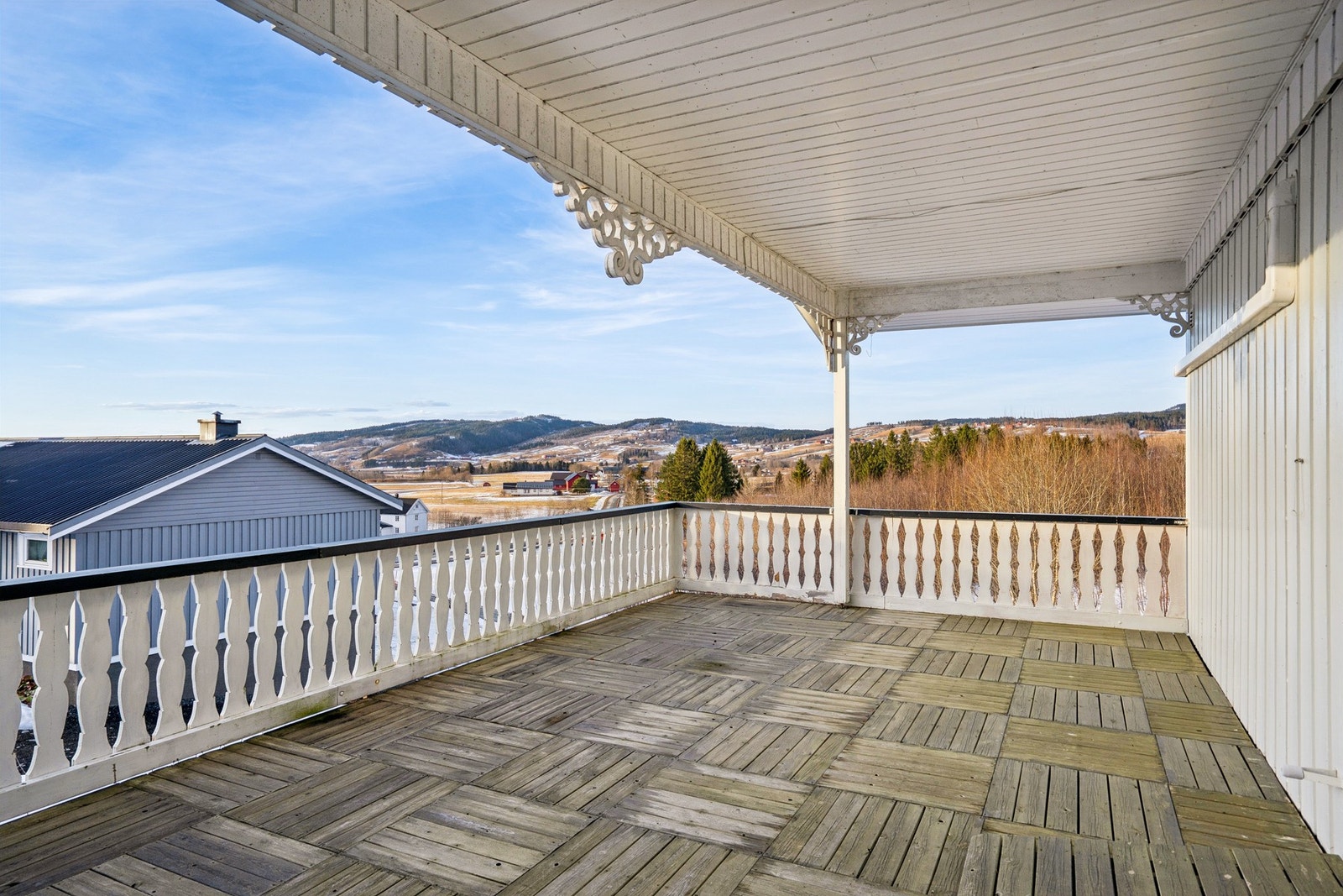 Boligen har en vestvendt veranda på hele 26,3 kvm. Galleribilde