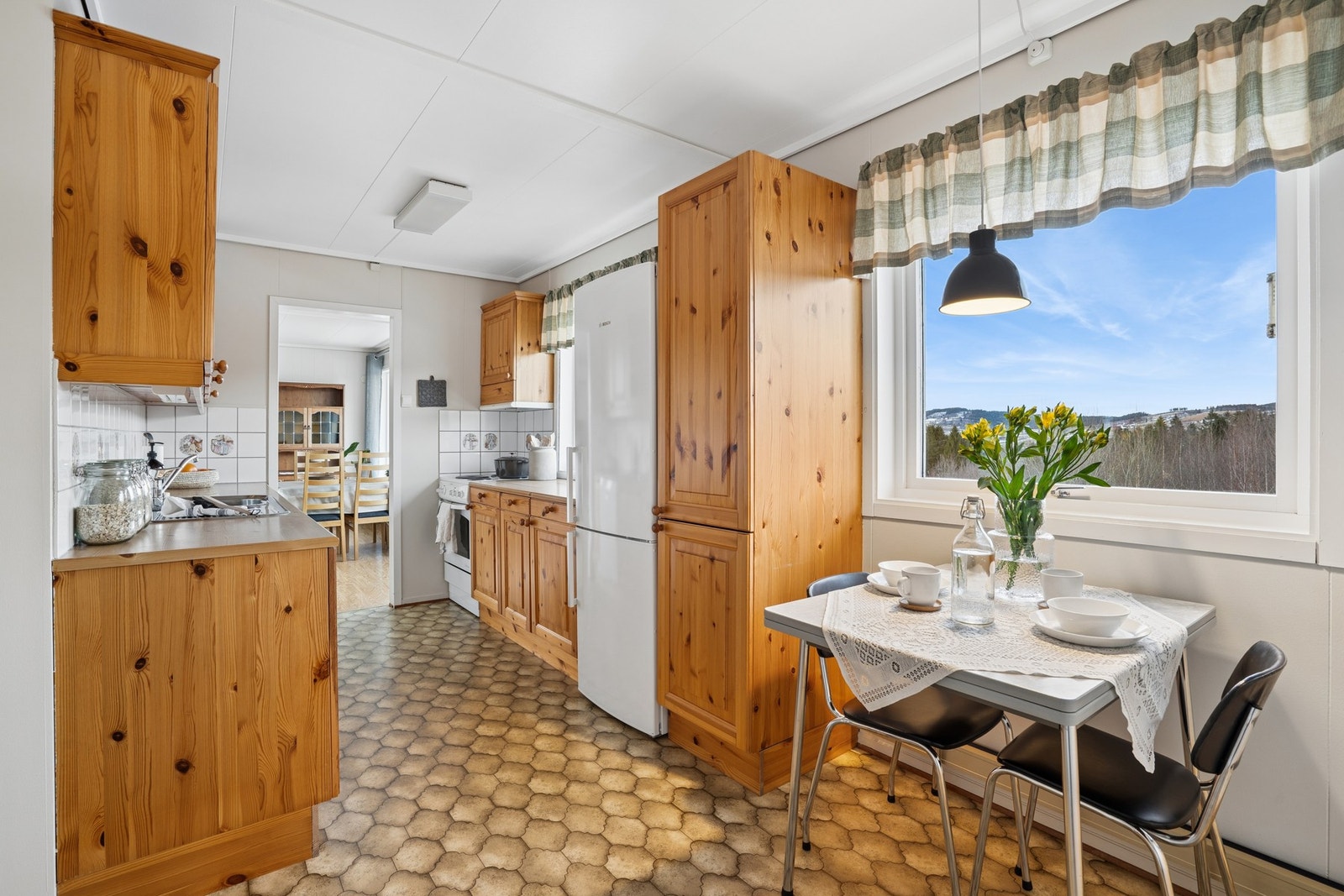 Kjøkken er adskilt fra stuen og er på 13,6 kvm. Galleribilde