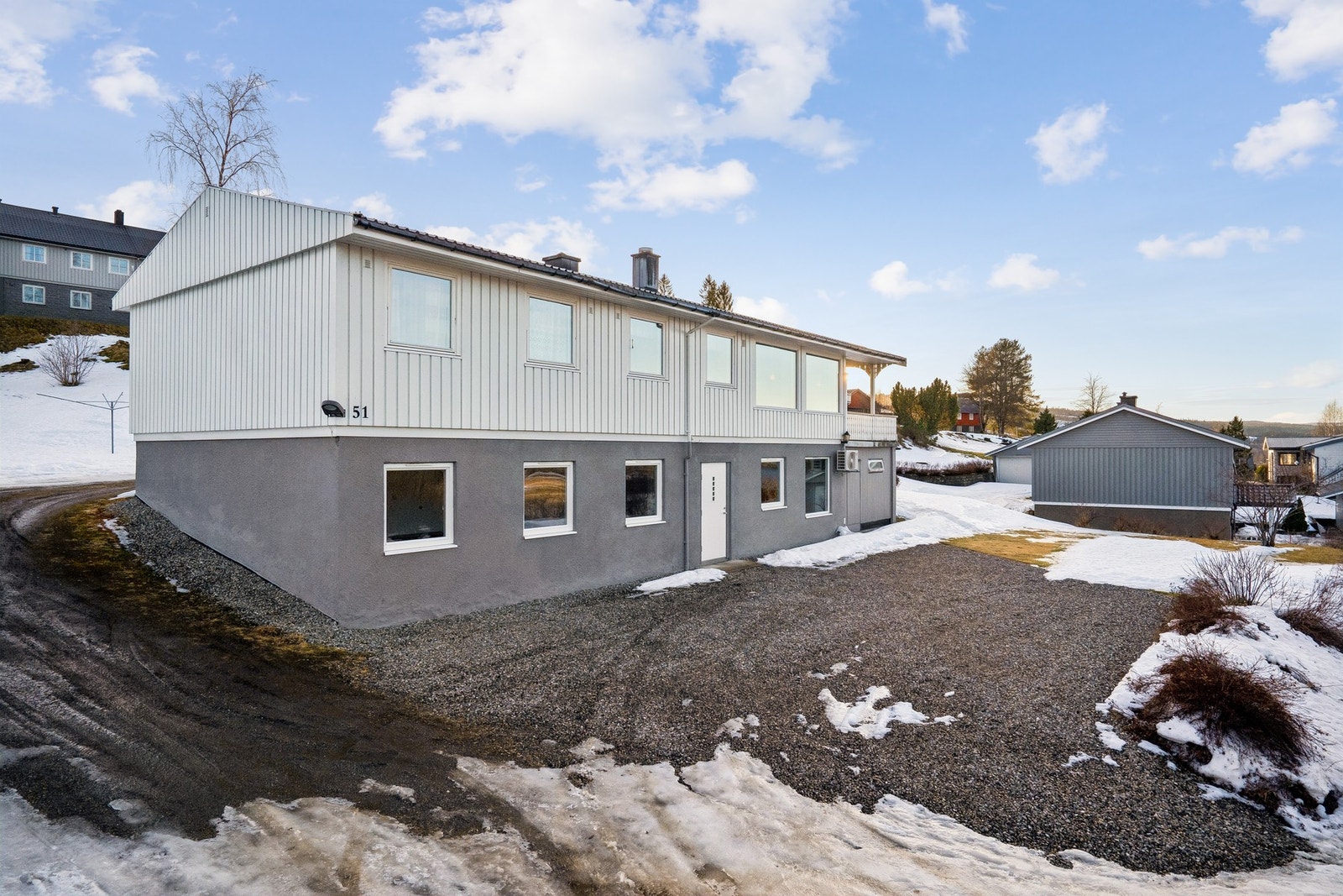 Bolighuset er opprinnelig fra 1977, men er godt vedlikeholdt gjennom årene. Galleribilde