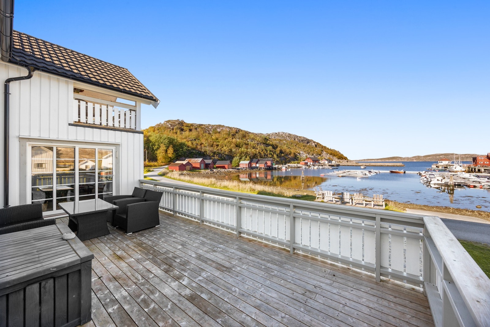 Fra stuen er det utgang til romslig terrasse med god plass til utemøblement. Galleribilde