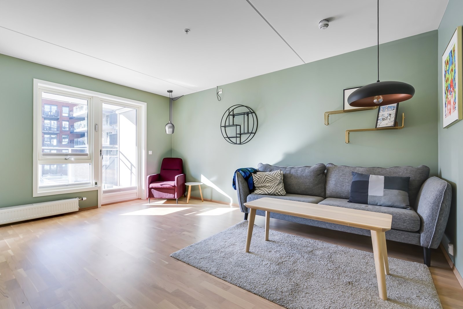 En lys og moderne 3-roms leilighet med heisadkomst, balkong og garasjeplass. Galleribilde