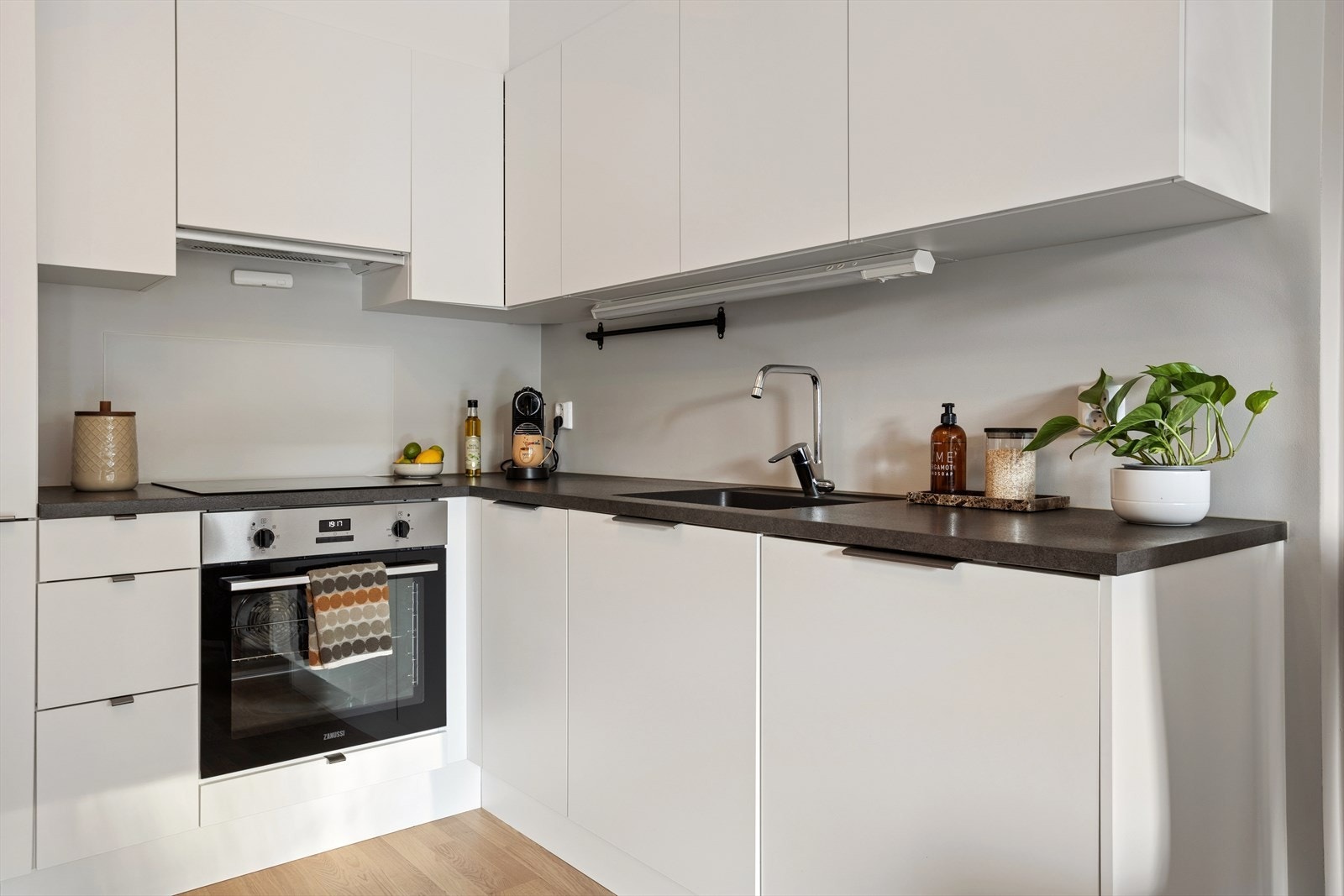 Lekkert og tidsløst HTH-kjøkken. Galleribilde