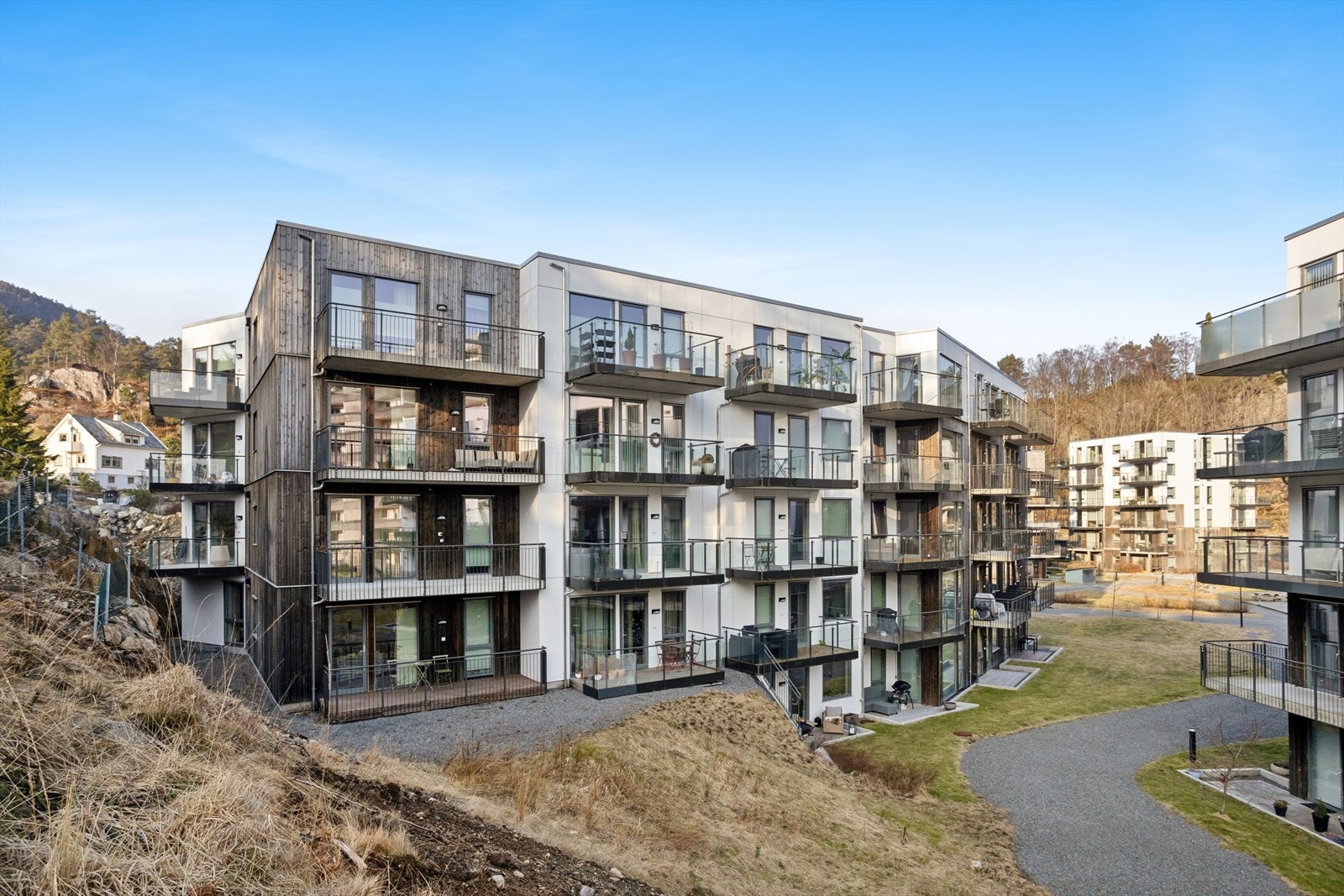 Det tar ca. 1 minutt å gå til busstoppet. Galleribilde