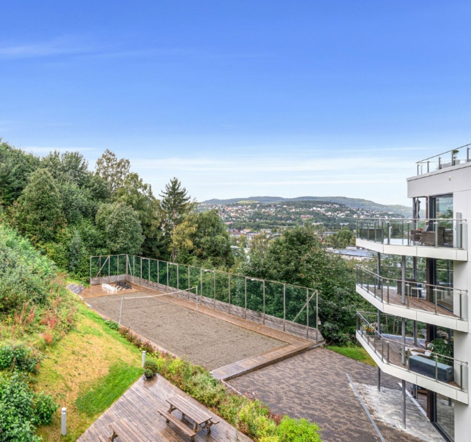 Flott volleyballbane for beboerne Galleribilde