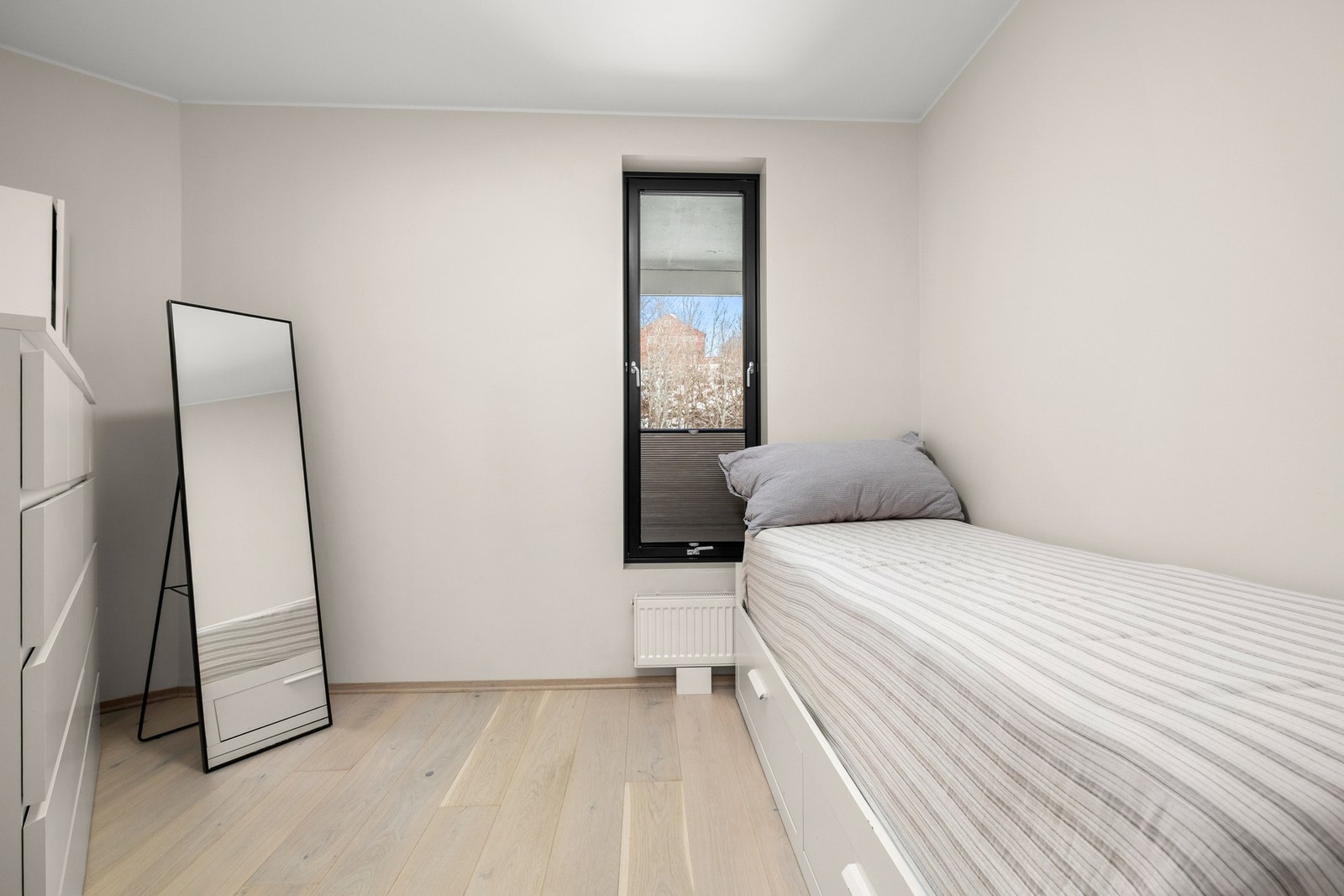 Soverom 2 er også av god størrelse og måler 7,6 kvm Galleribilde