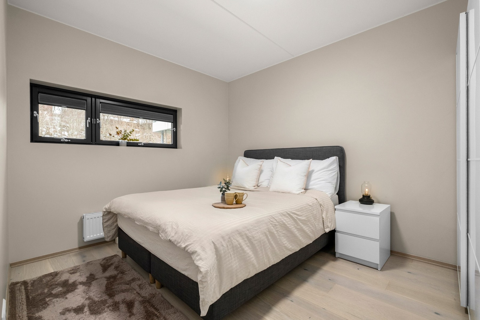 Romslig og fint soverom som måler 11 kvm Galleribilde