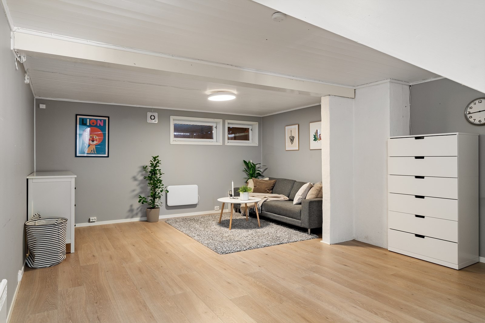 Rom brukt som kjellerstue (ikke byggemeldt og godkjent) Galleribilde