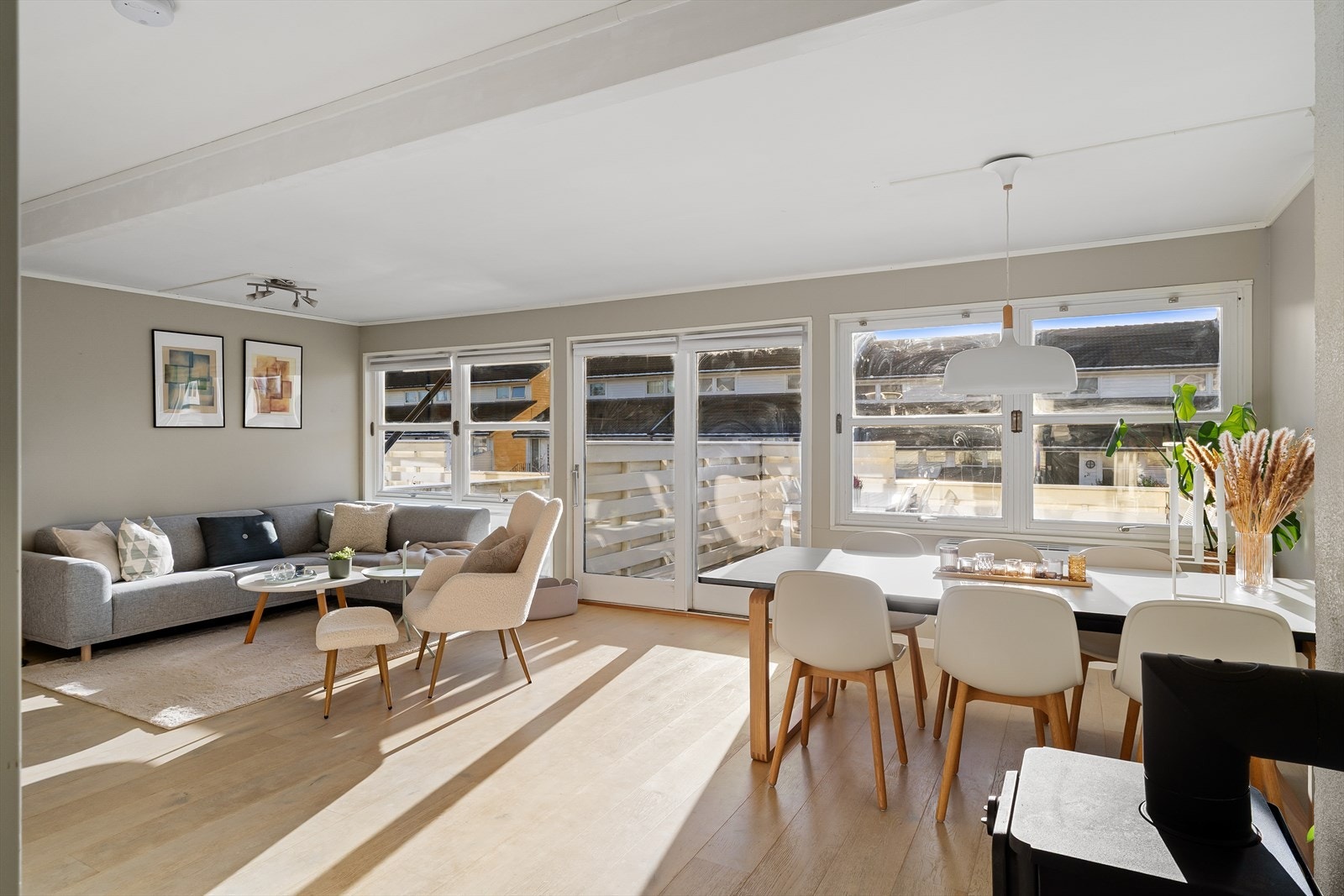 Plass til sofagruppe og spisestue Galleribilde