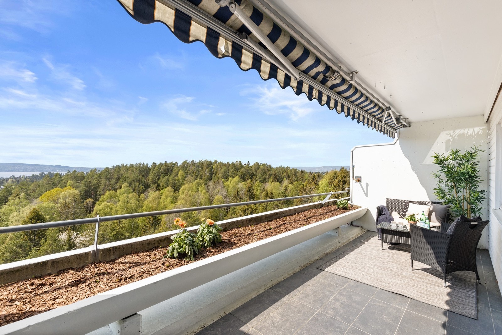 Balkong som vender mot syd. Galleribilde