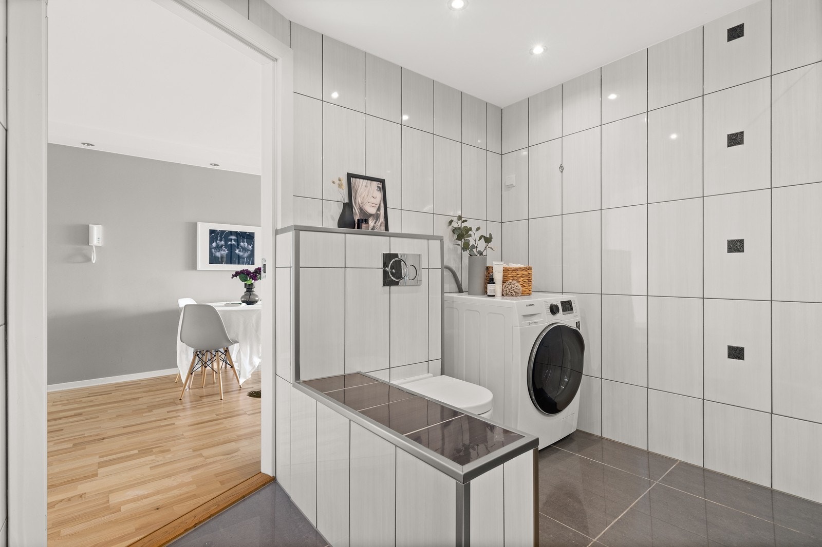 Opplegg for vaskemaskin på bad. Galleribilde