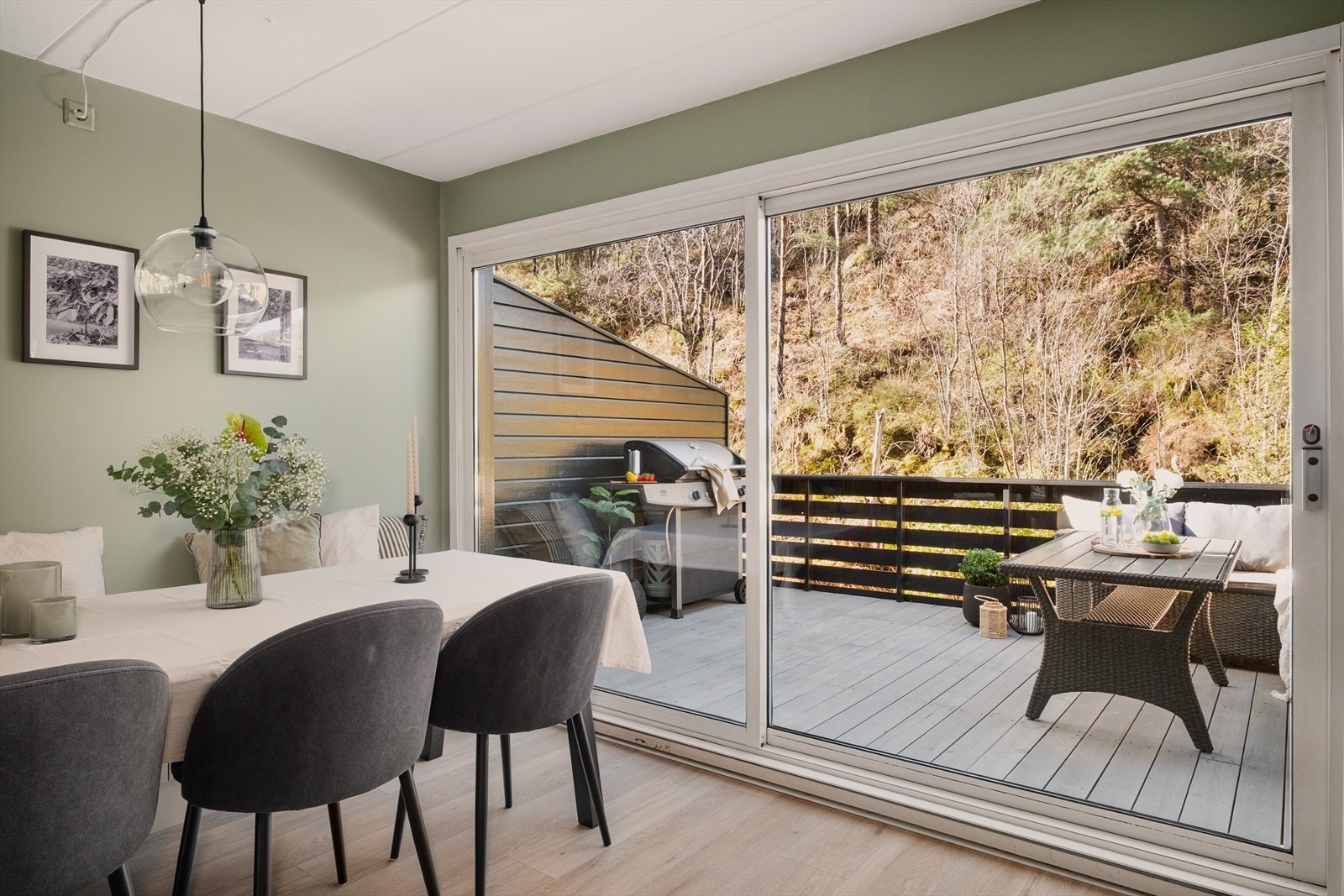 Eiendomsmegler Norge v/Anette Berven og Elida Waage har stor glede av å presentere Nipedalen 141! Galleribilde