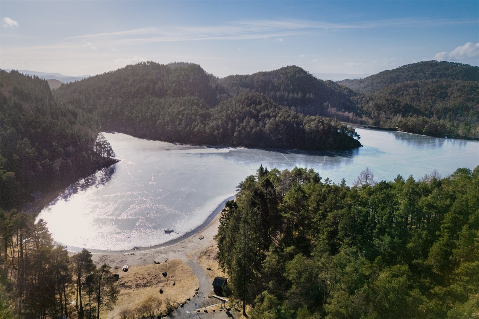For den turglade er området ideelt. Like oppe i bakkene ligger Kanadaskogen som er en svært populær turskog med gruset løype som egner seg flott til både joggetur og skitur når det er snø i Bergen. Galleribilde