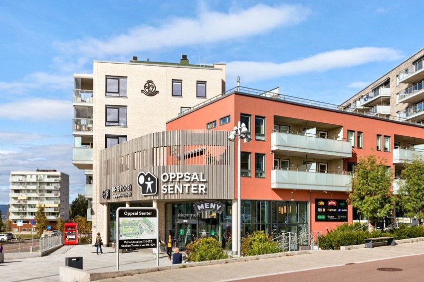 Oppsal senter tilbyr bl.a. MENY, apotek, frisør, restauranter og helsetjenester Galleribilde