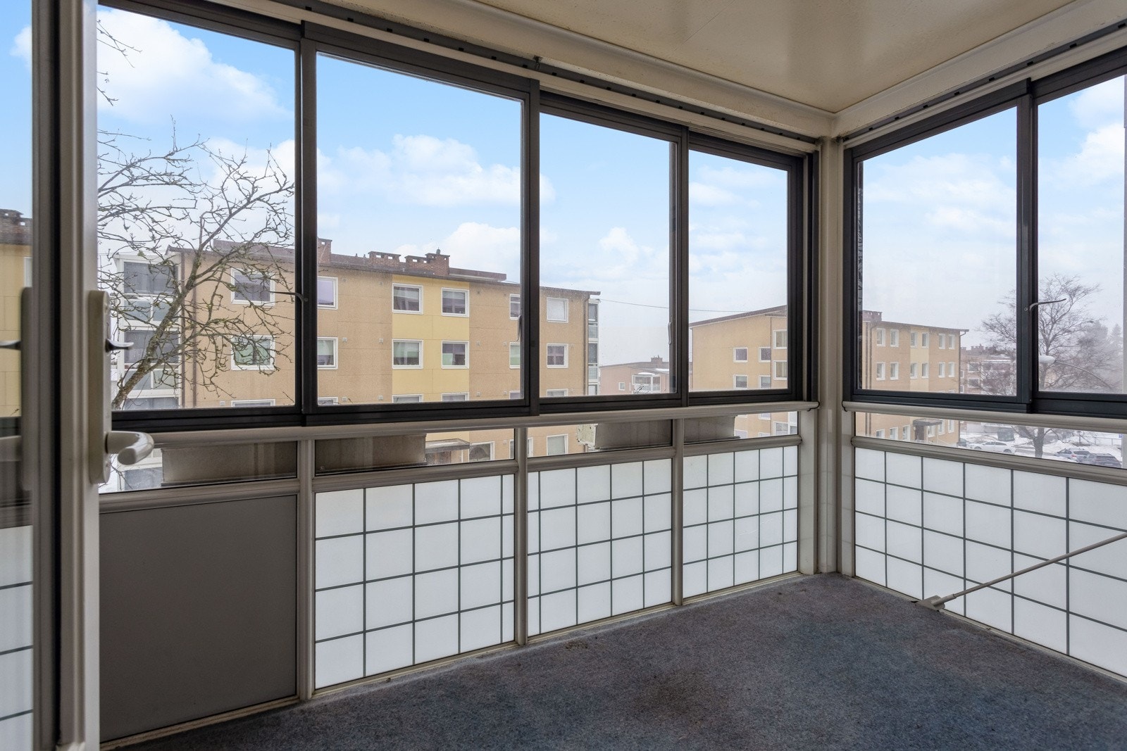 7 kvm vestvendt, innglasset balkong med ettermiddag- og kvelddsol! Galleribilde