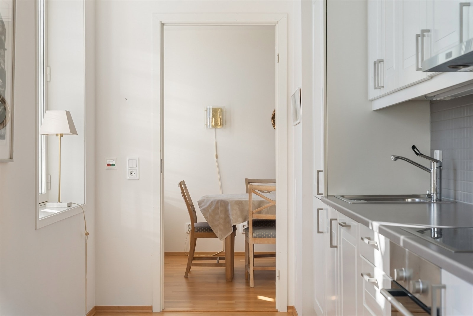 Kjøkkenet er utstyrt med lekkasjestopper for ekstra trygghet. Galleribilde