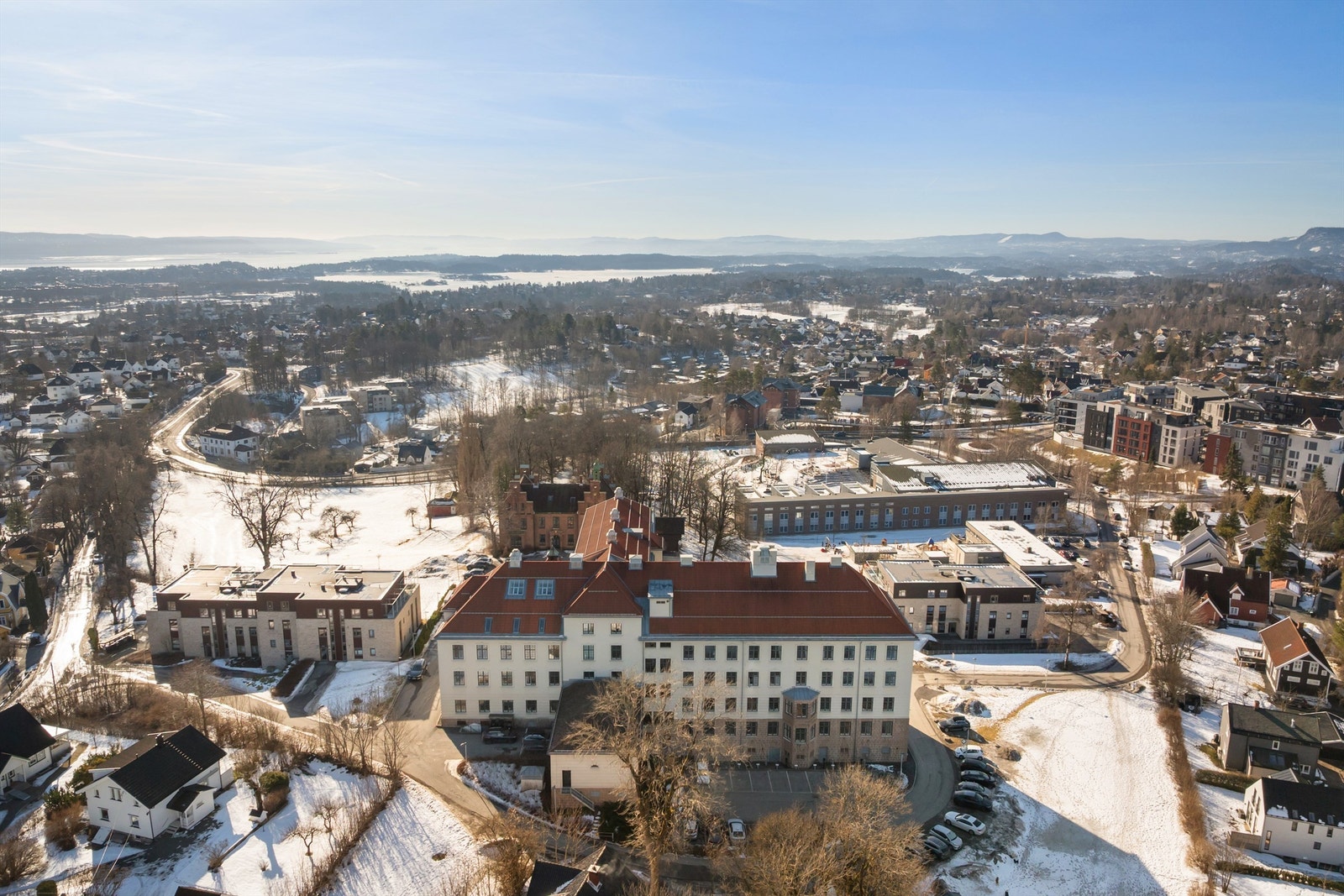 Det er enkel tilgang til flere strender på Fornebu og Kalvøya for rekreasjon om sommeren. Galleribilde